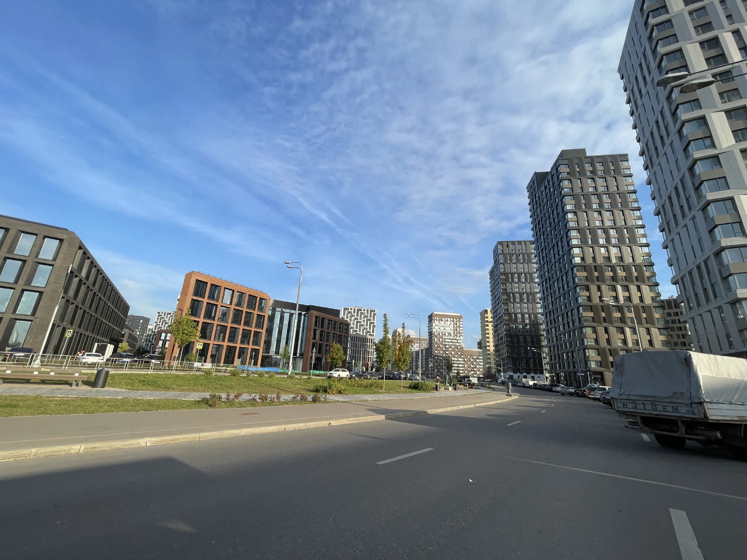 Улица с современными зданиями, фото 23
