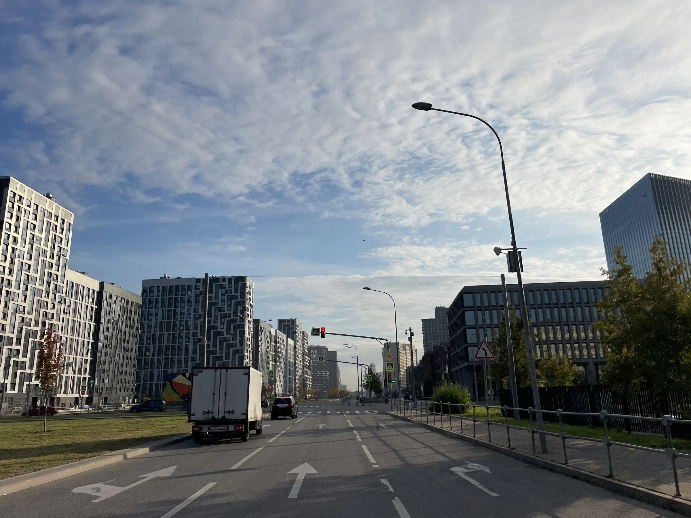 Улица с современными зданиями, фото 1