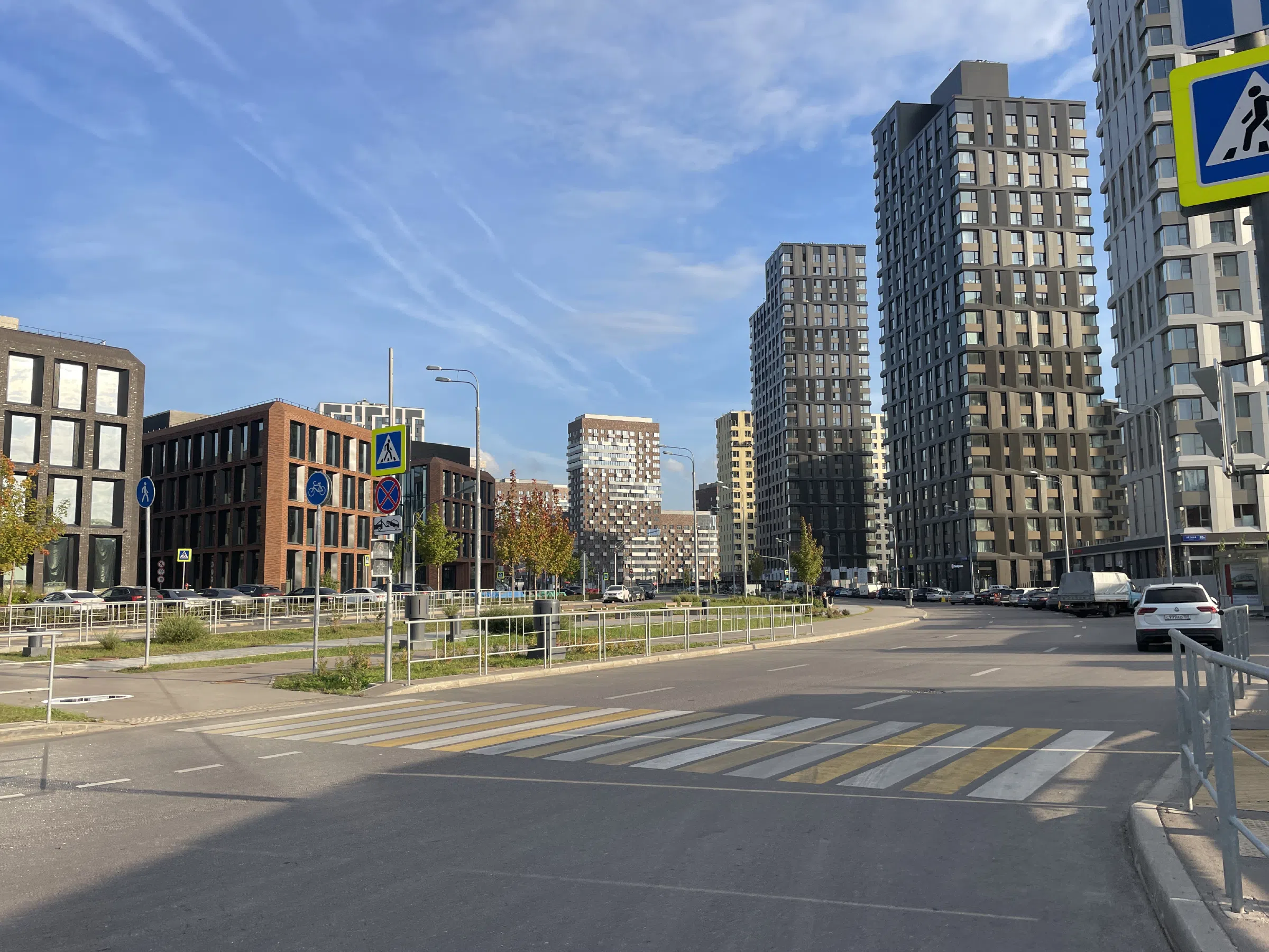 Улица с современными зданиями, фото 21