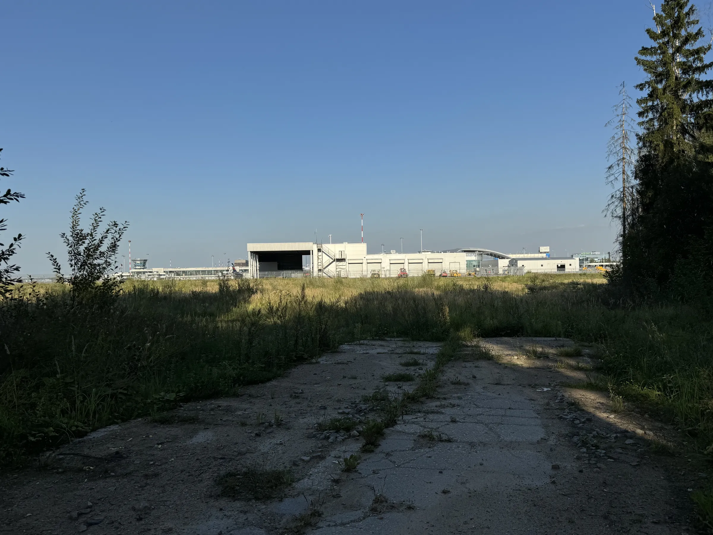 Бетонная дорога в поле, фото 24