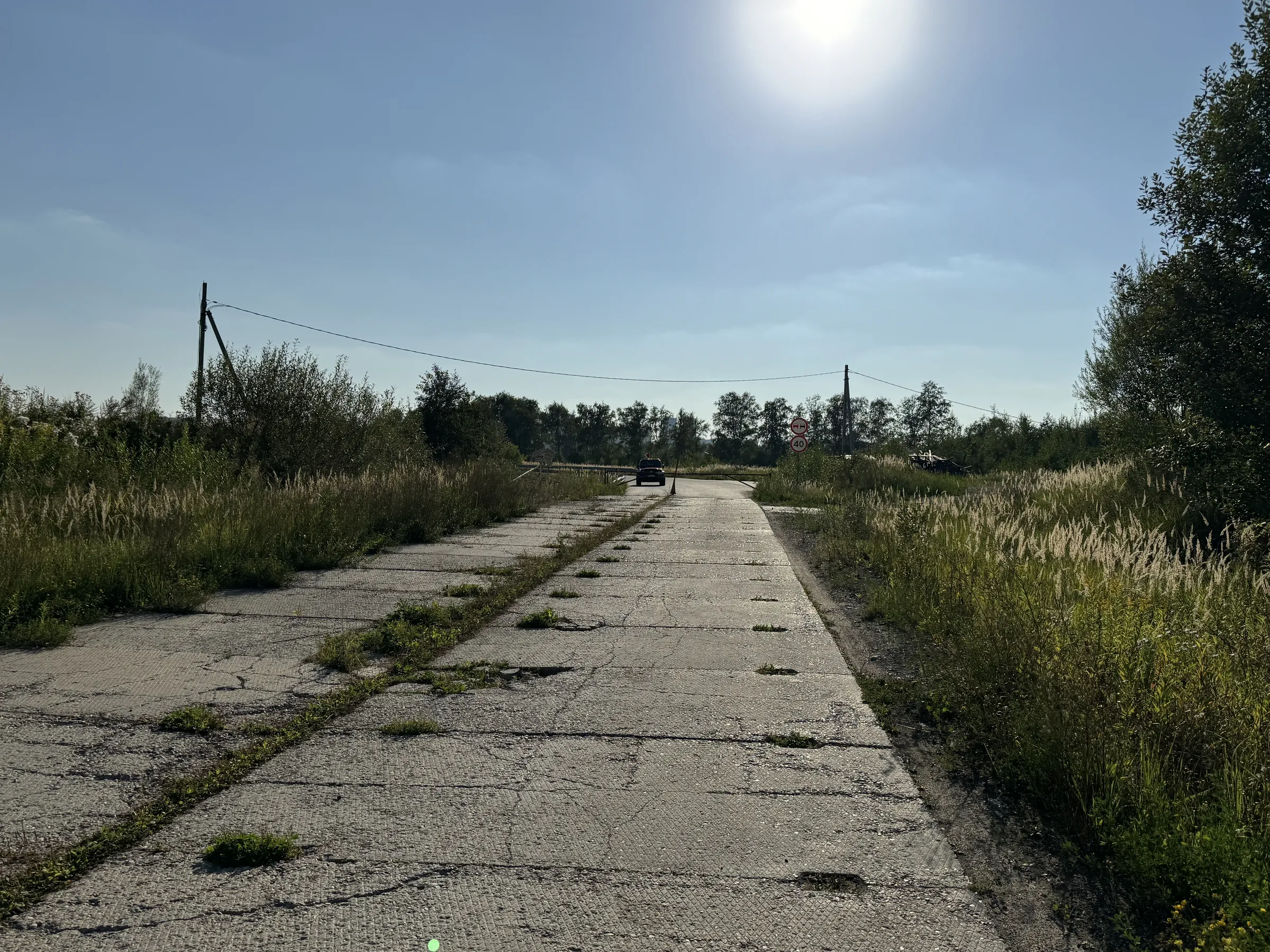 Бетонная дорога в поле, фото 3