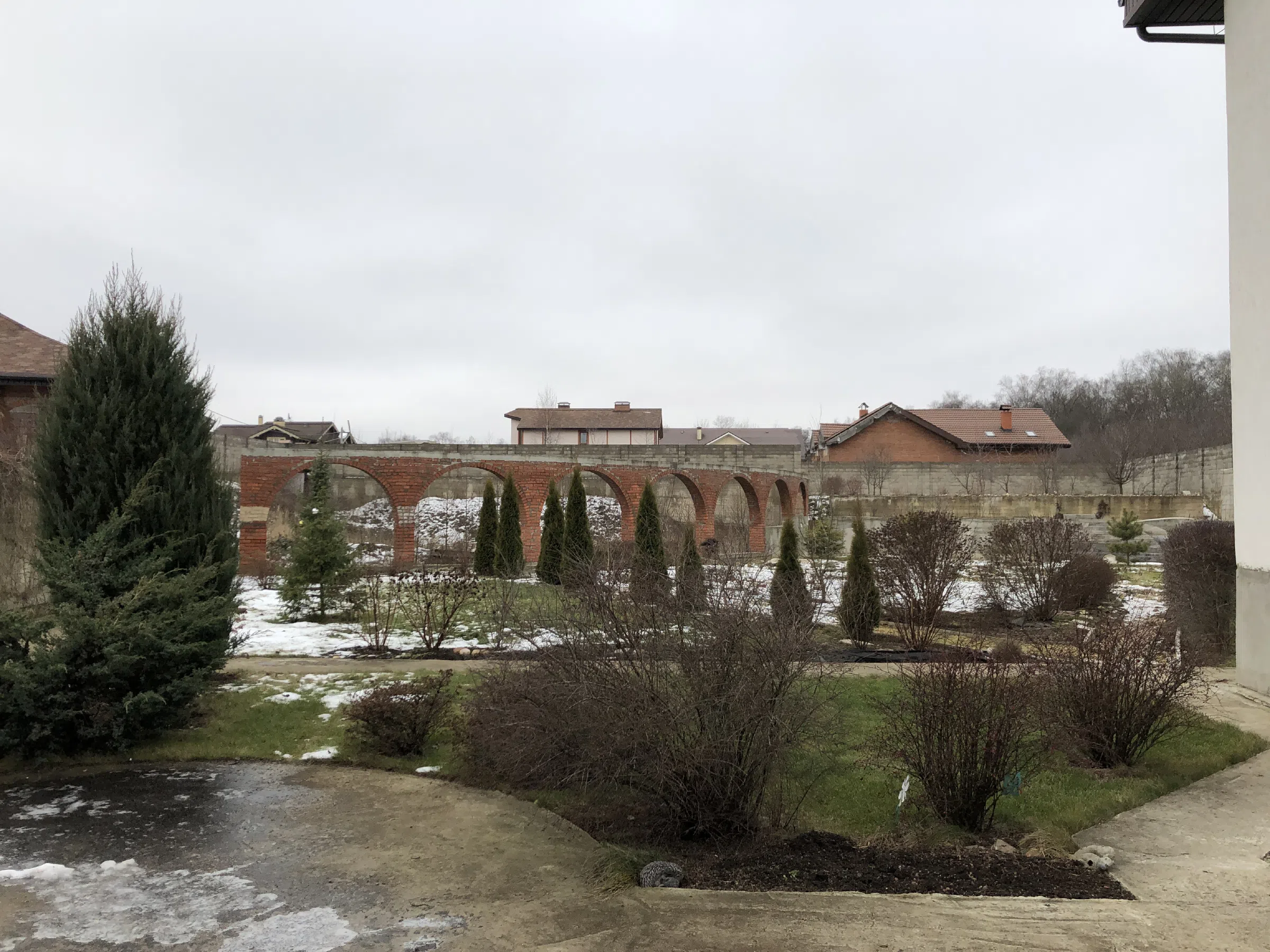 Белый дом с арками, фото 2