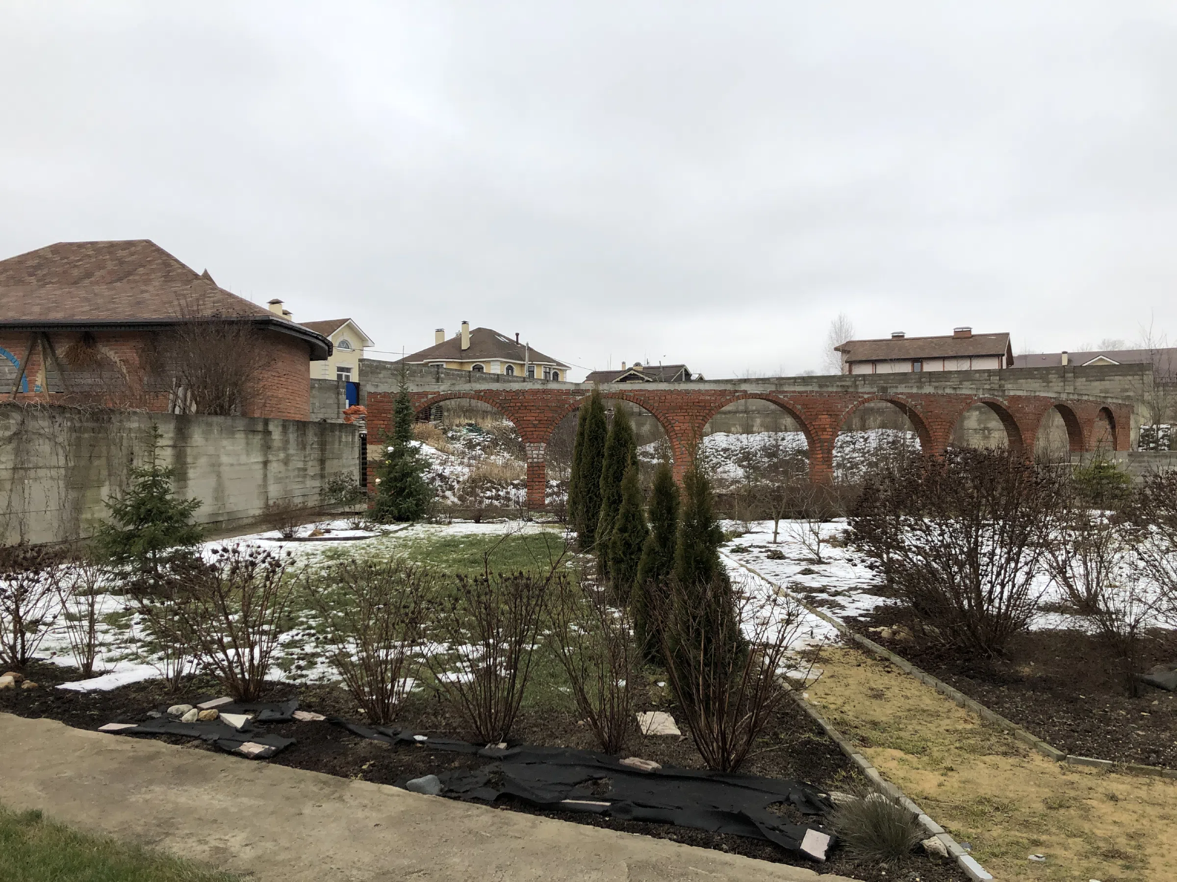 Белый дом с арками, фото 4