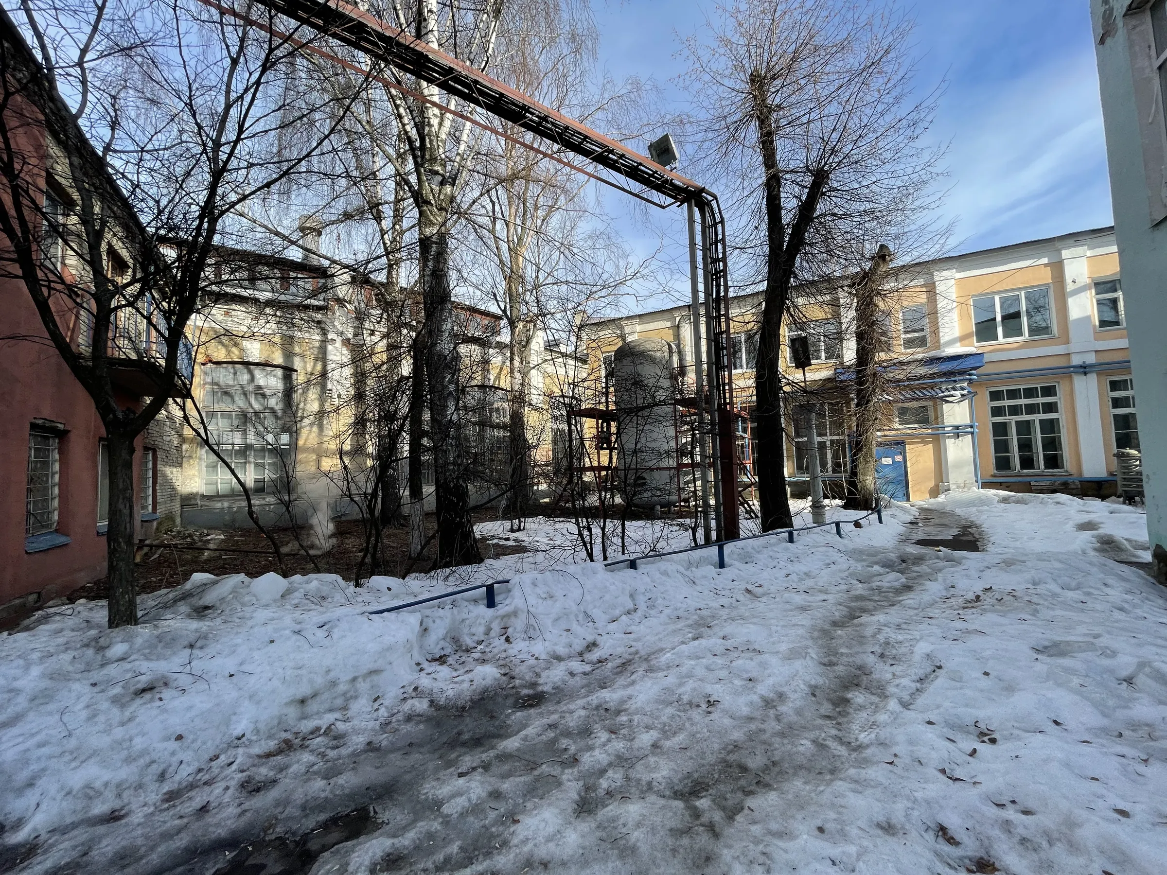 Старый заводской двор, фото 3