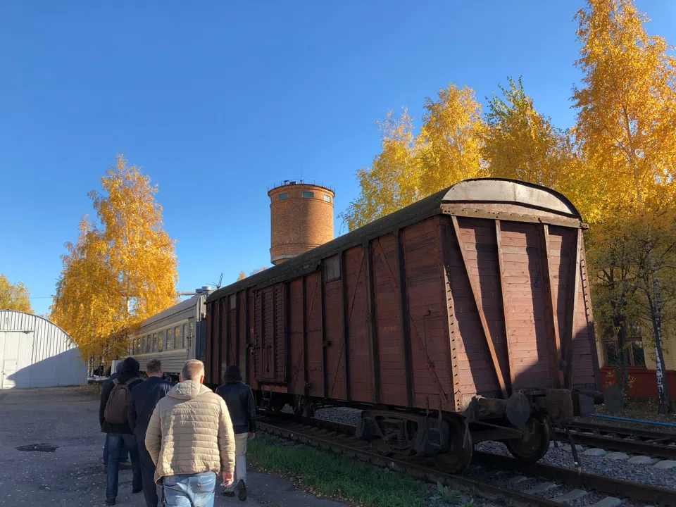 Железнодорожное полотно с вагонами, фото 2