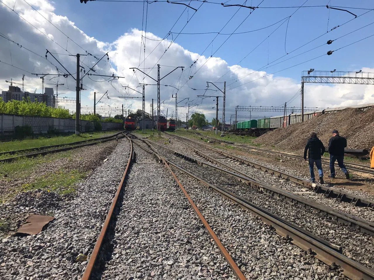 Железнодорожный тупик с поездами, фото 1