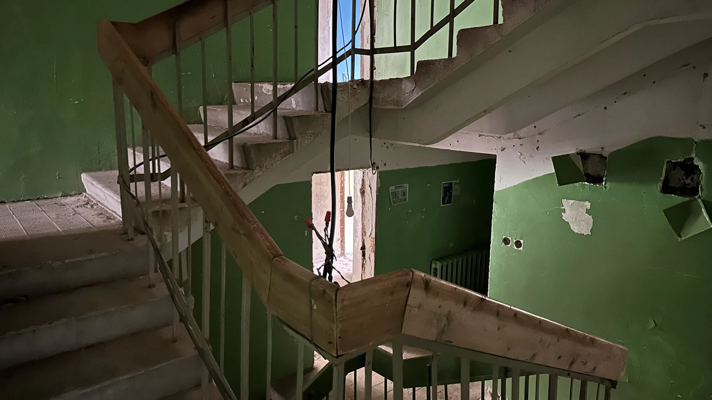 Заброшенная красная пятиэтажка, фото 15