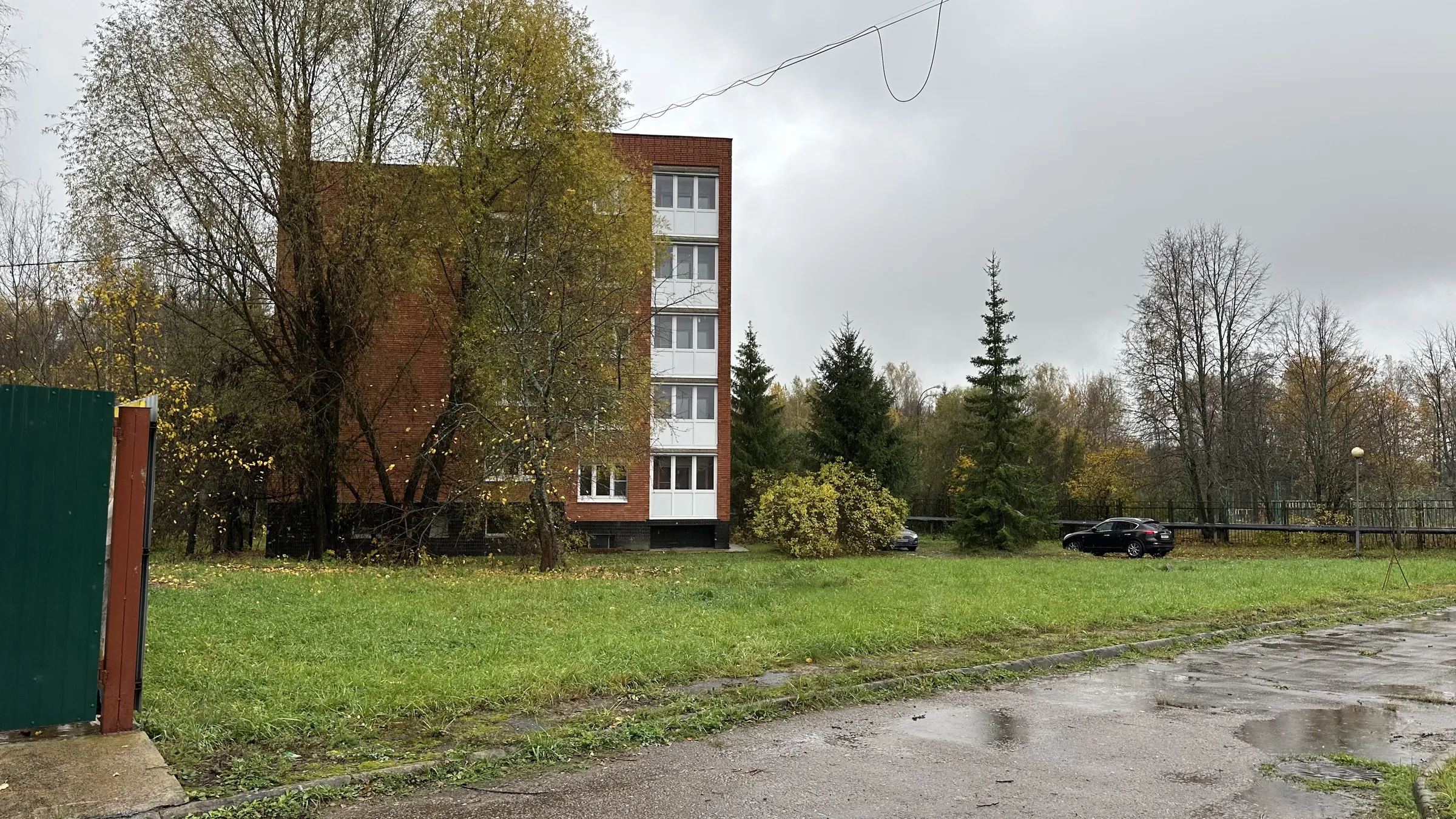Заброшенная красная пятиэтажка, фото 2
