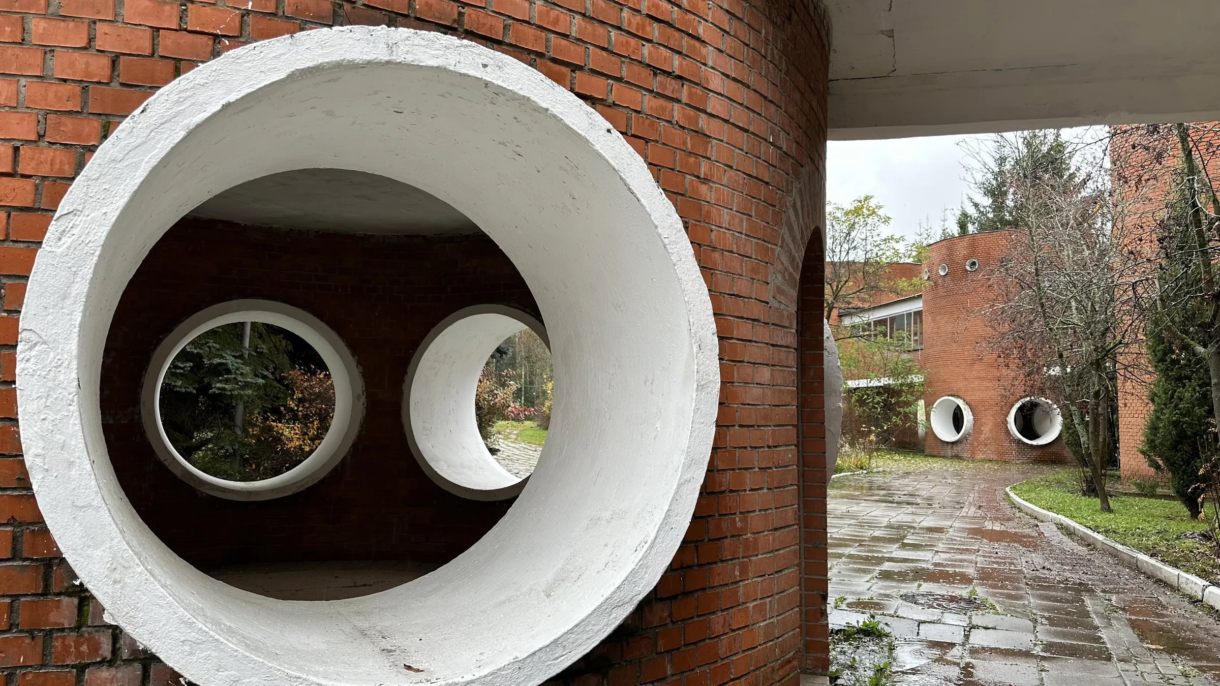Концертный зал в стиле советского модернизма, фото 13