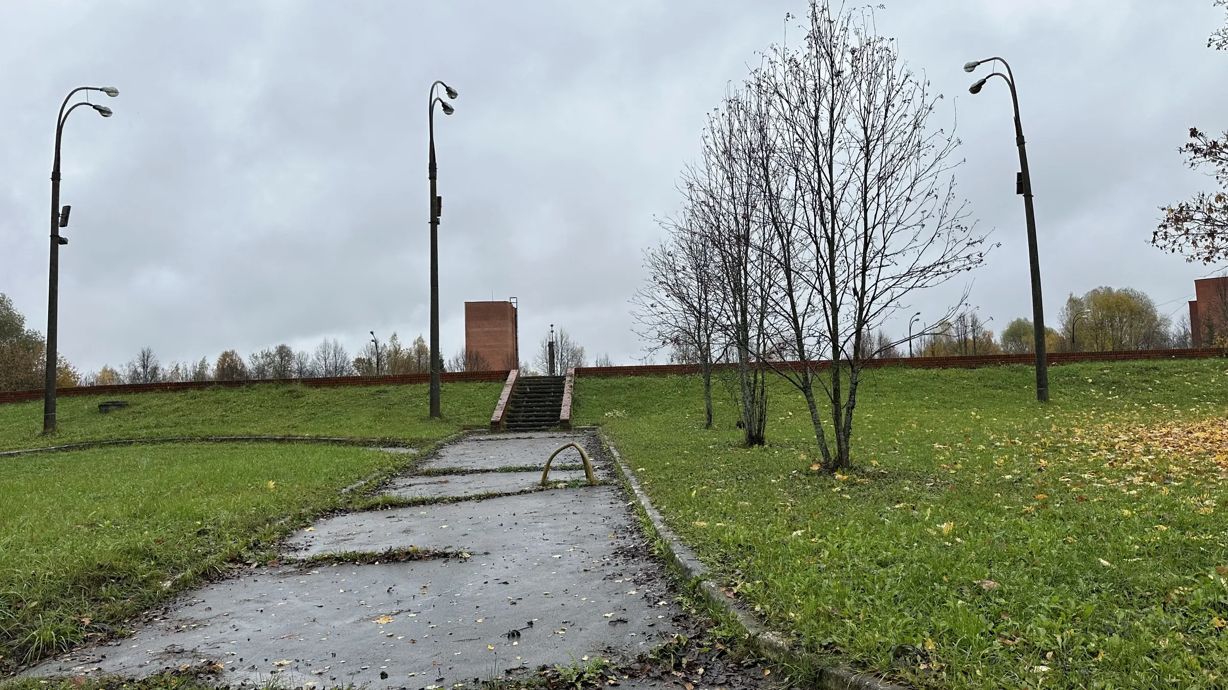 Старый стадион в парке, фото 6