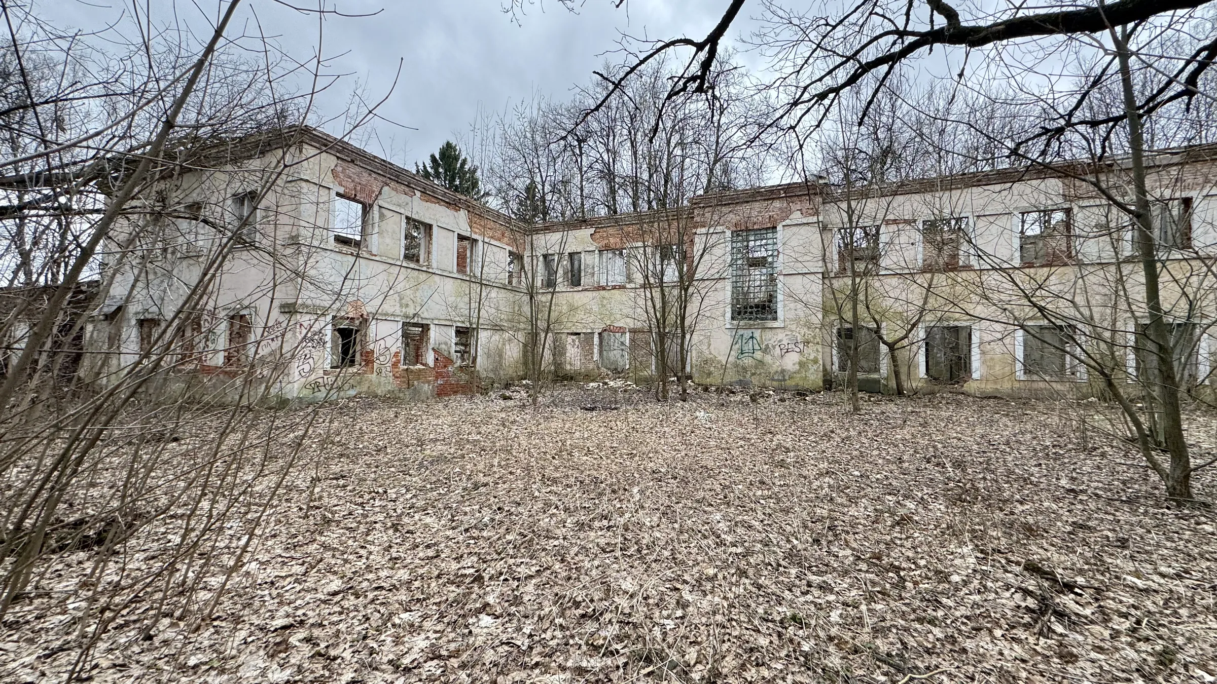 Старинная усадьба в лесу, фото 13