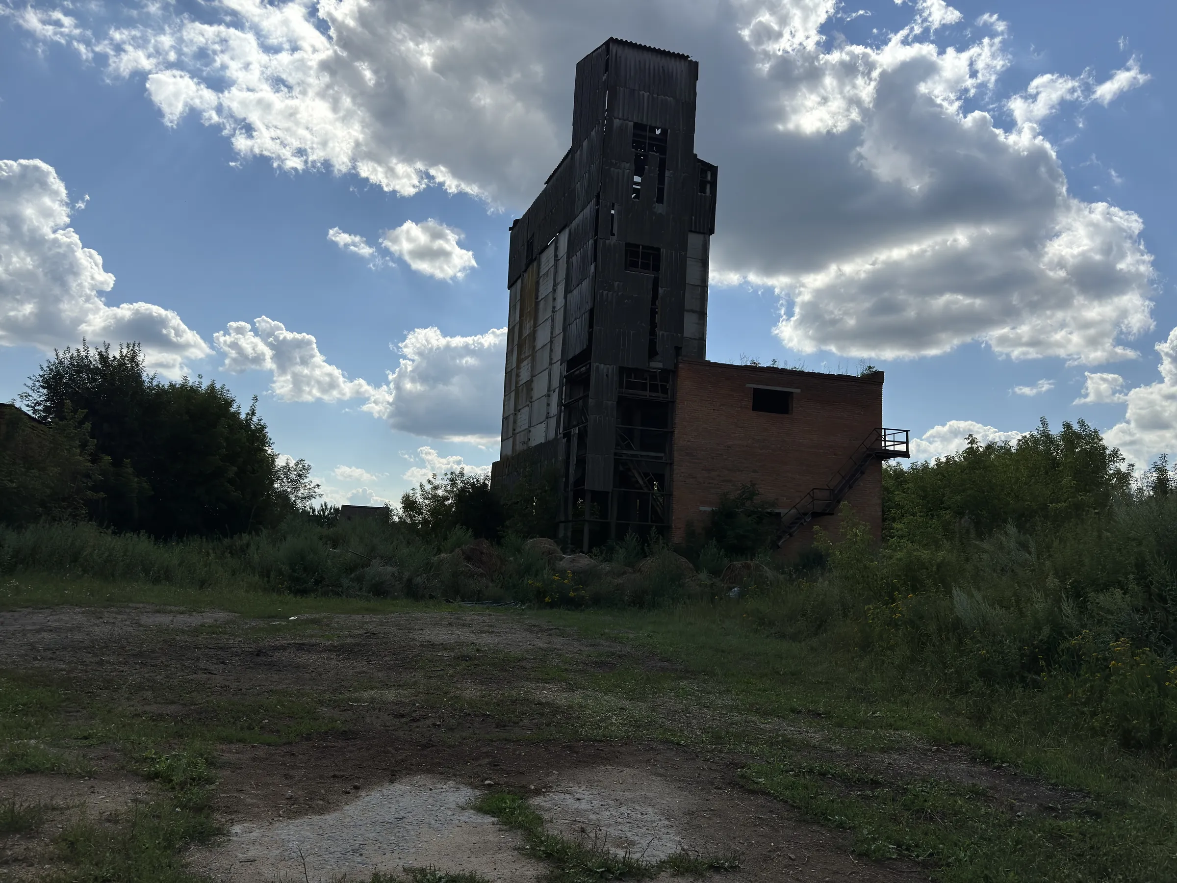 Заброшенный заводской двор, фото 19