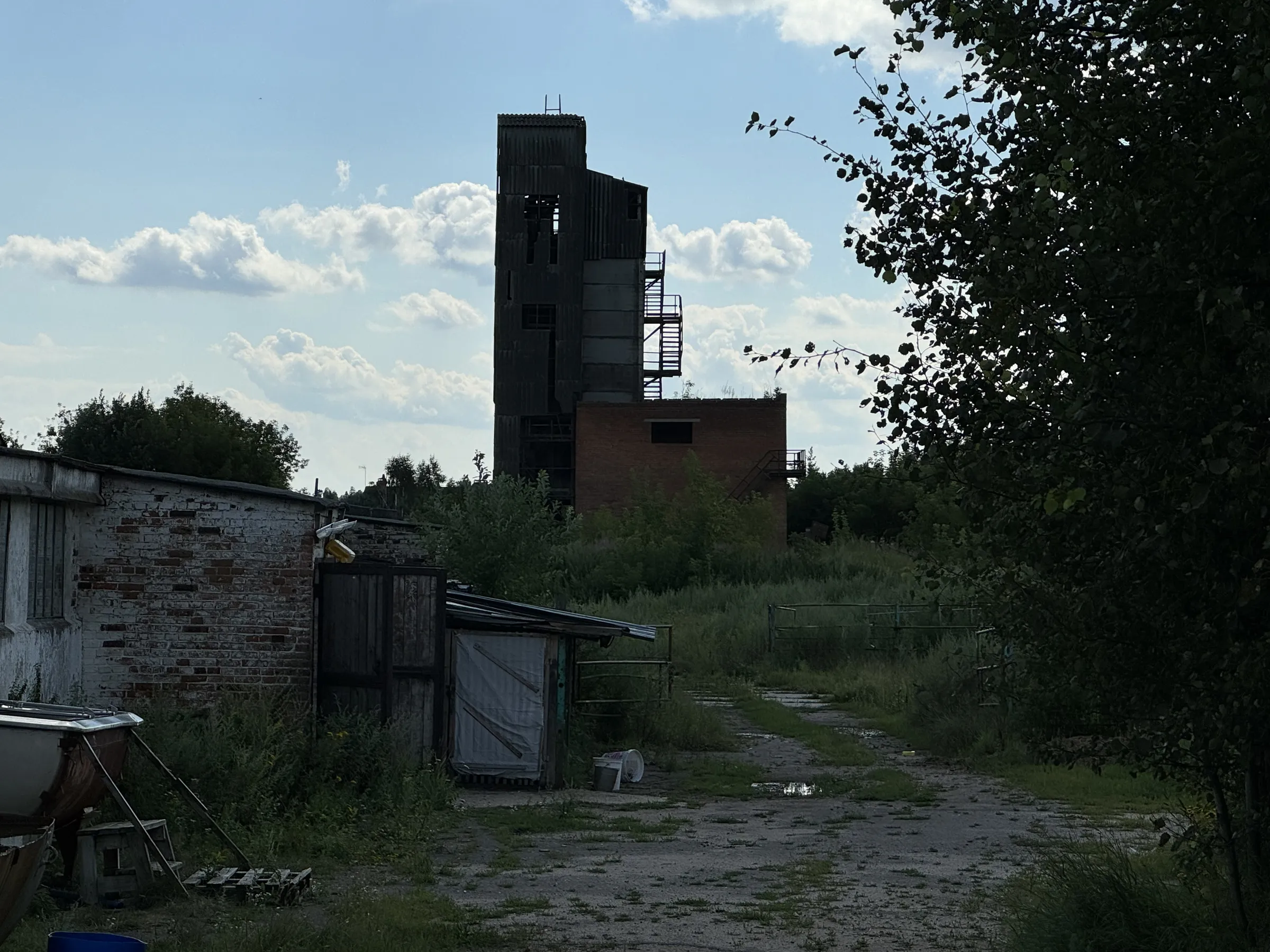 Заброшенный заводской двор, фото 5