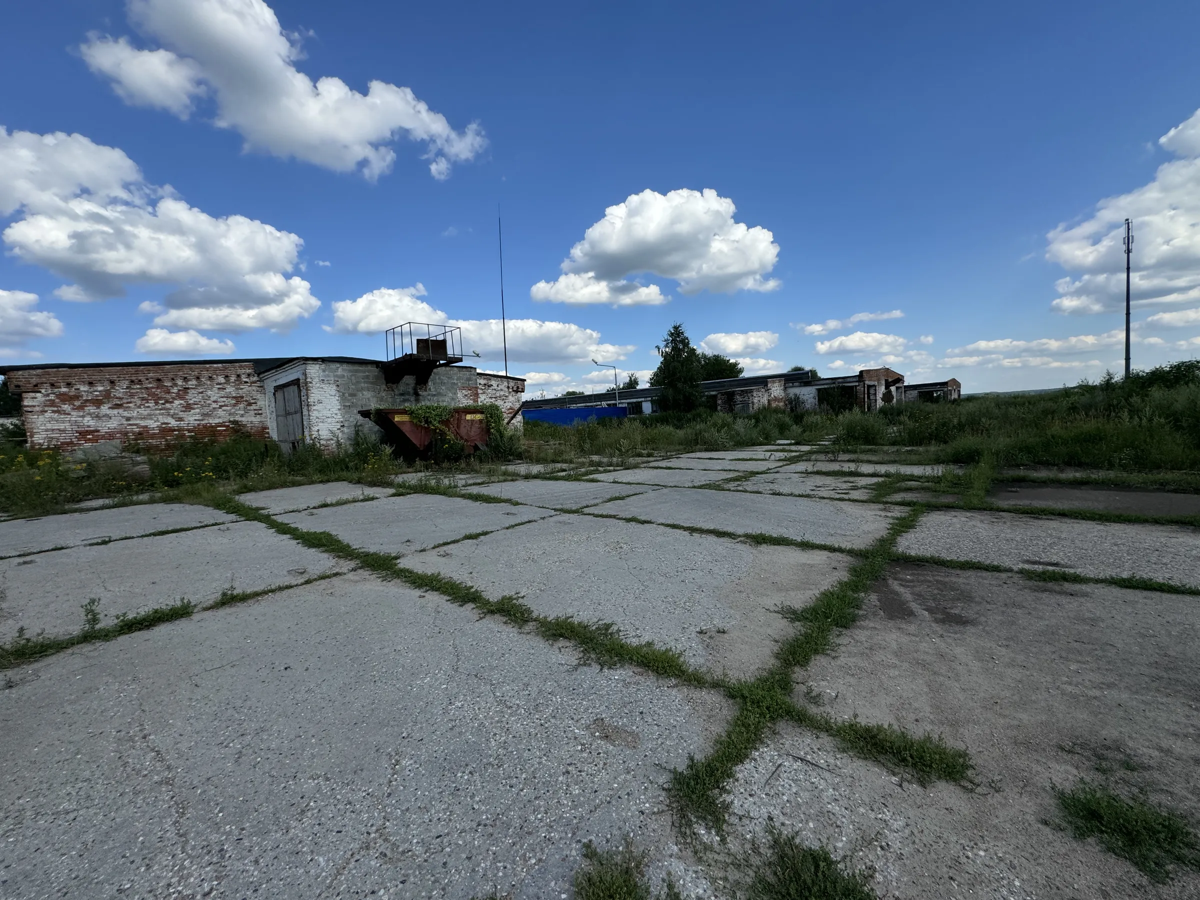 Заброшенный заводской двор, фото 16