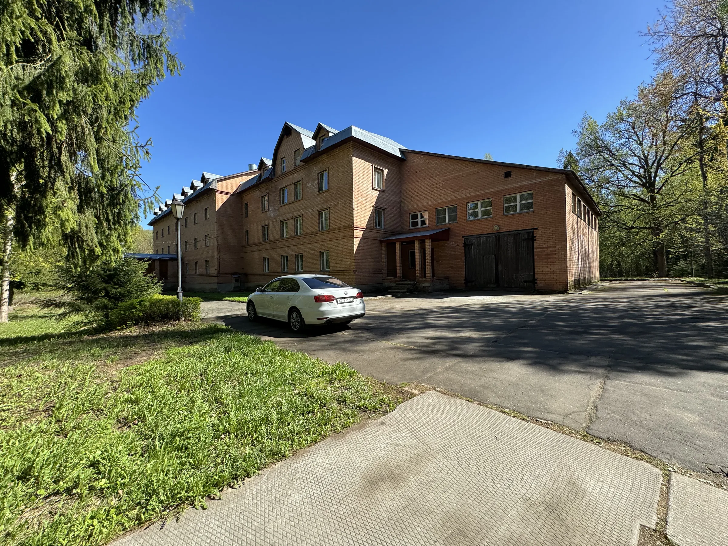 Кирпичное здание пансионата, фото 4