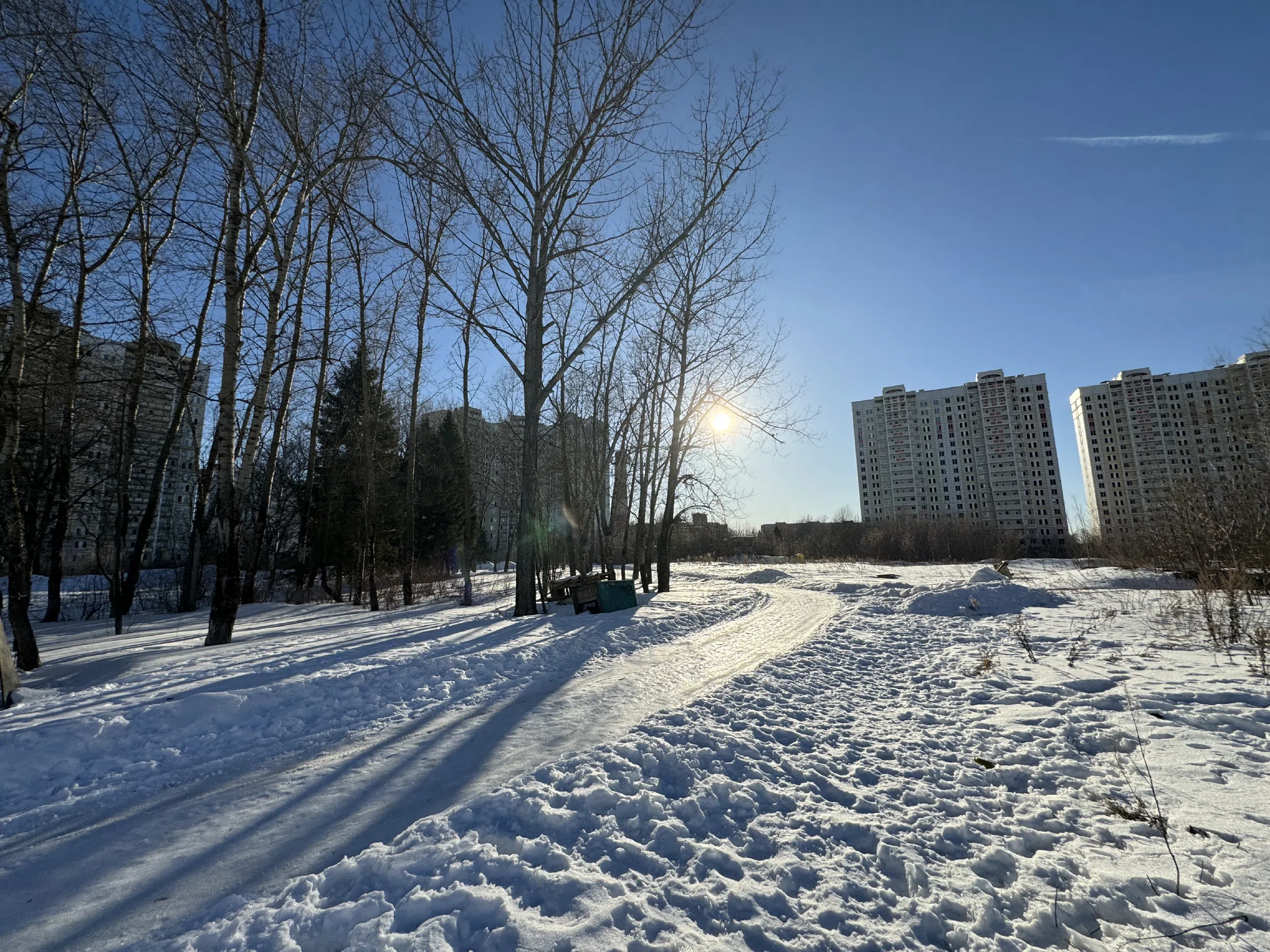 Поле со снегом и новостройками, фото 3