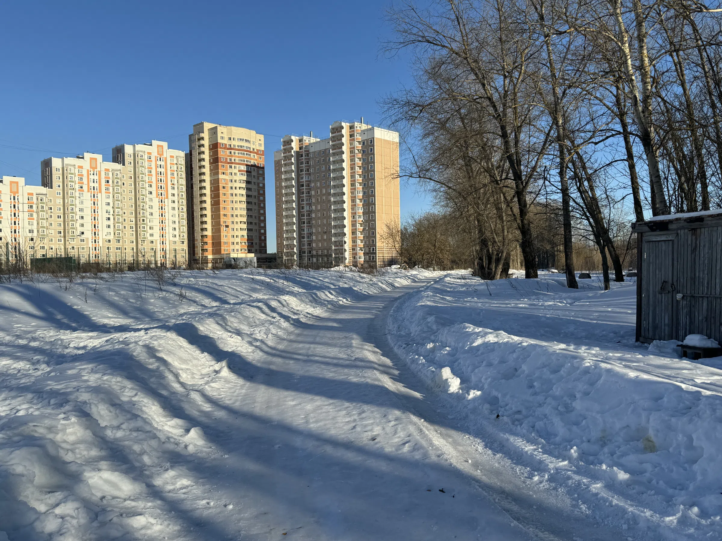 Поле со снегом и новостройками, фото 15