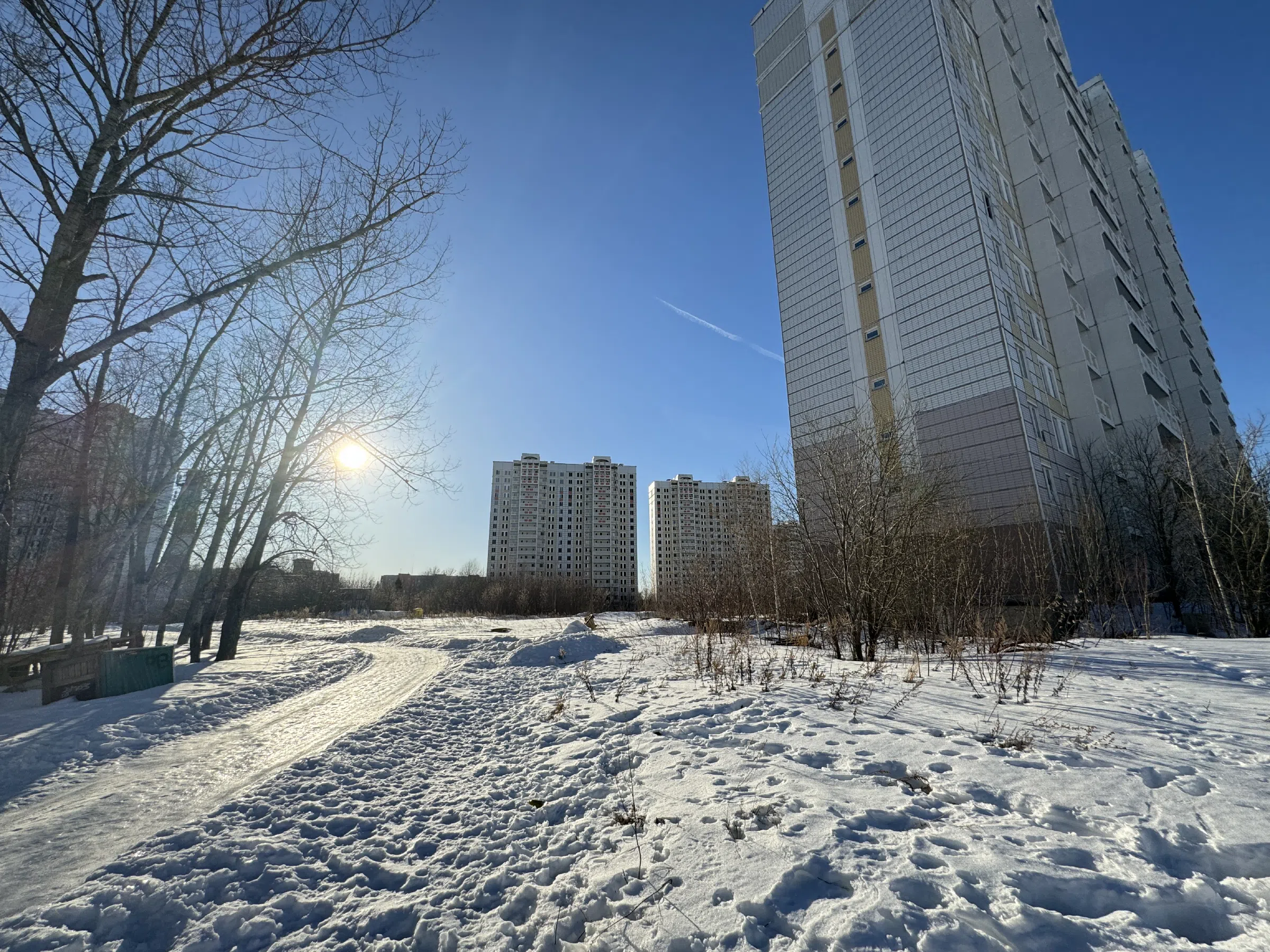 Поле со снегом и новостройками, фото 2