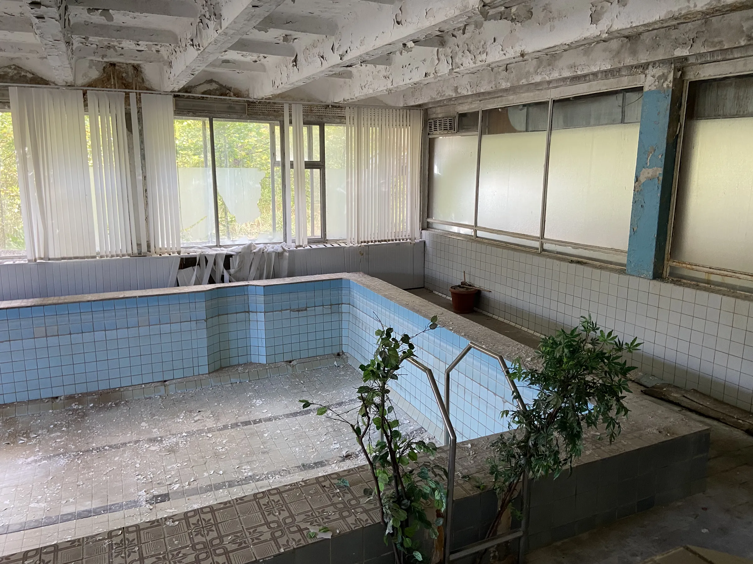 Заброшенный бассейн, фото 1