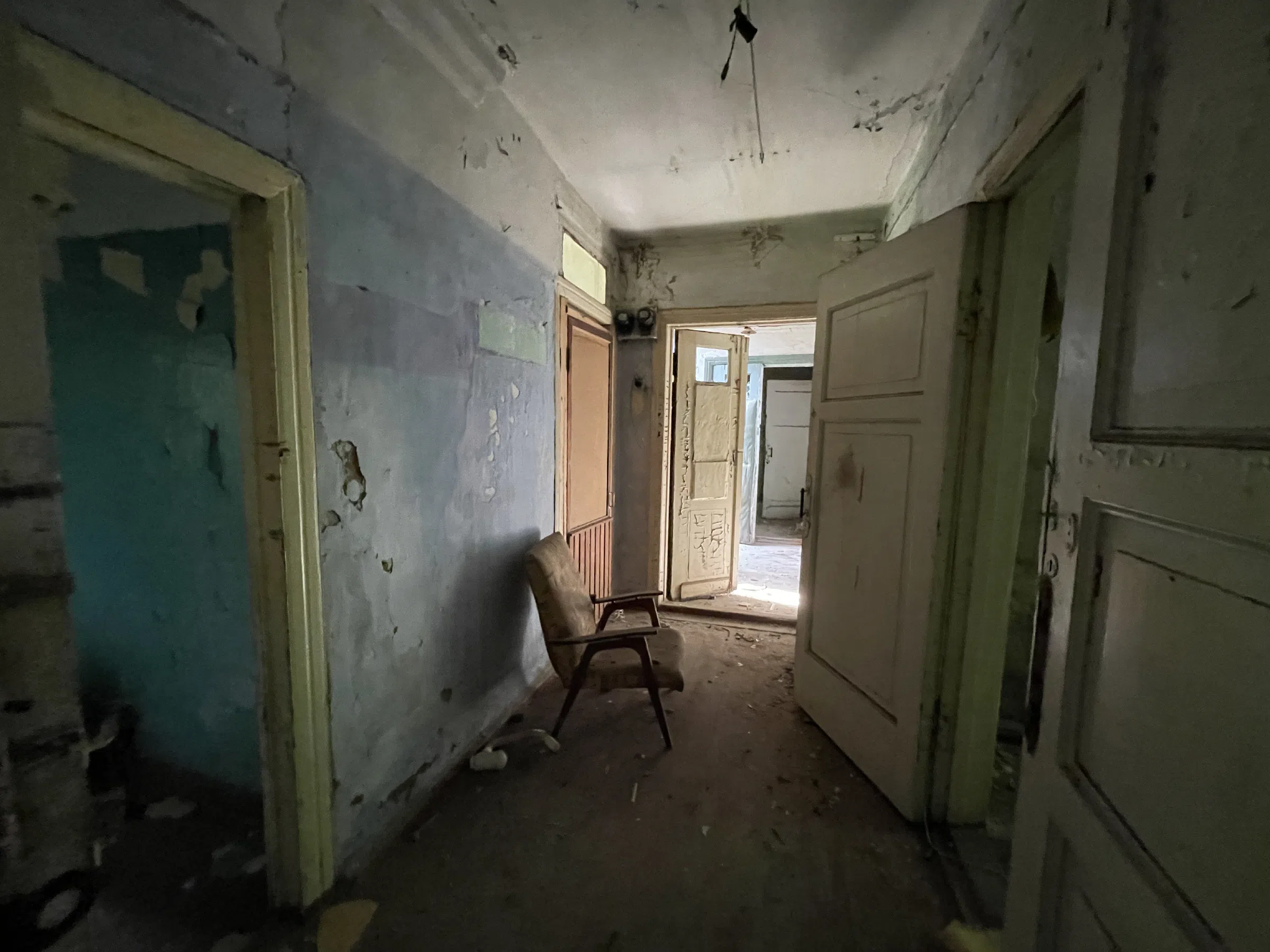 Заброшенная усадьба в лесу, фото 13
