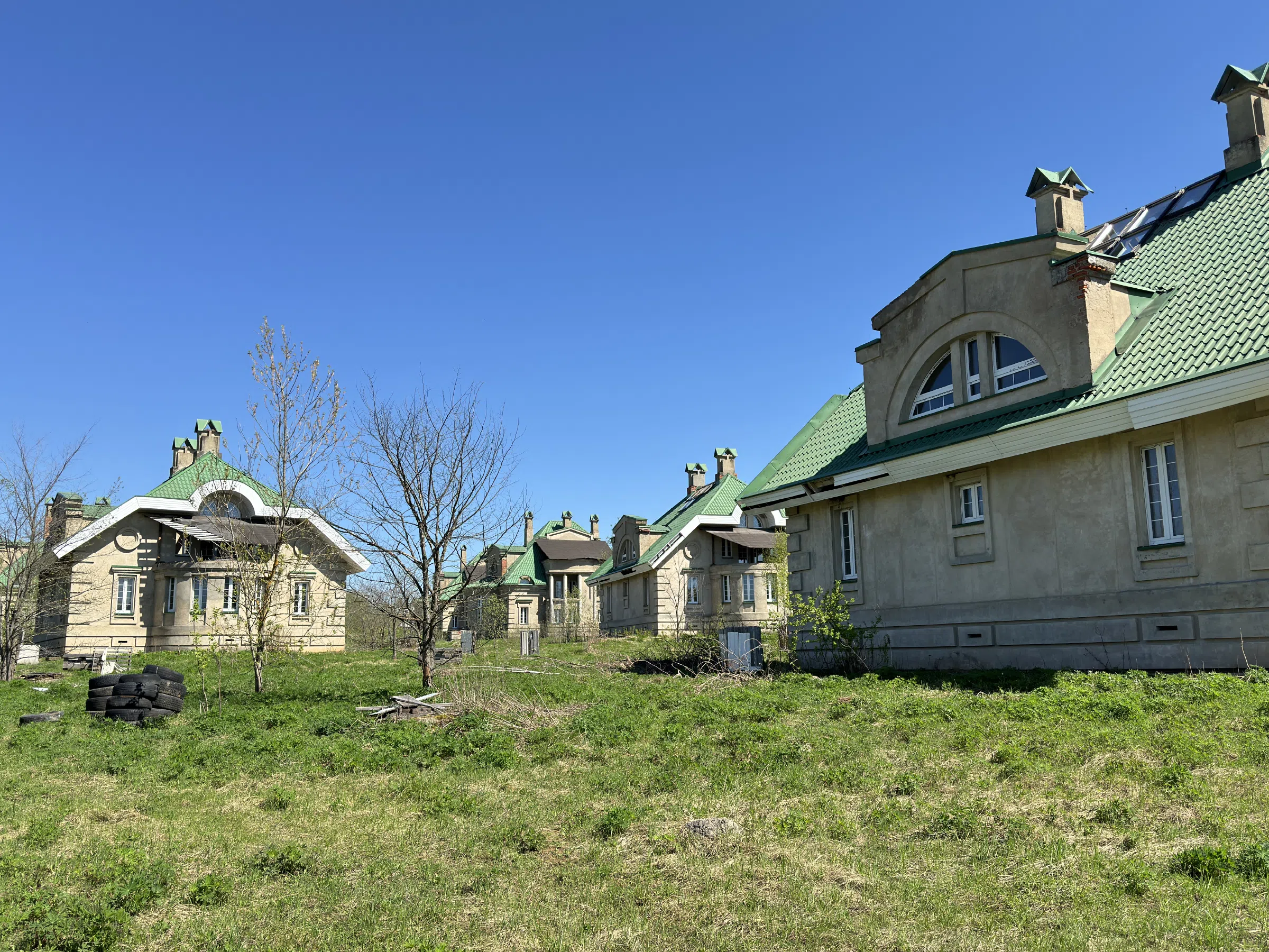Ряд заброшенных домов, фото 8
