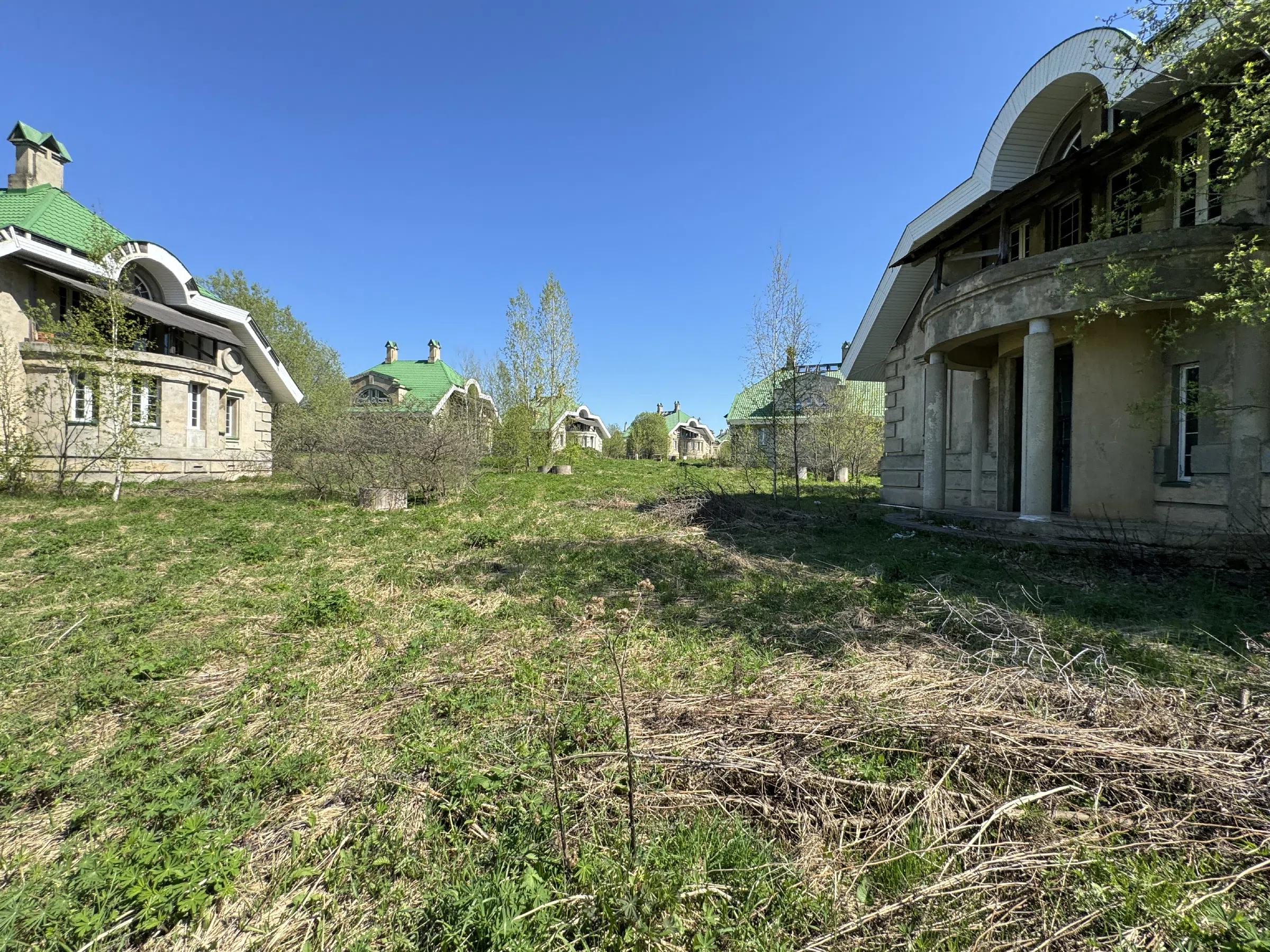 Ряд заброшенных домов, фото 16