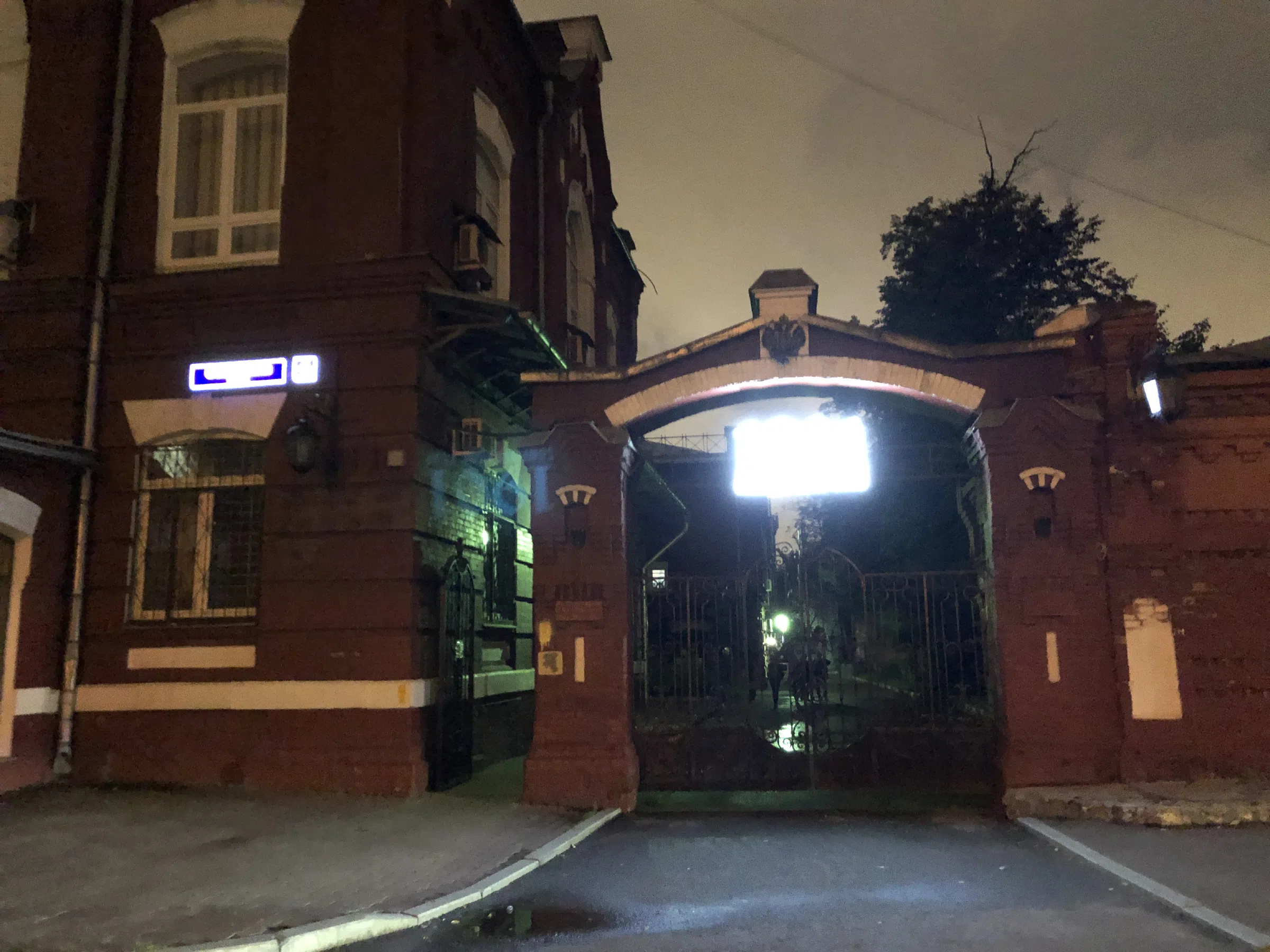 Заводская территория ночью, фото 7