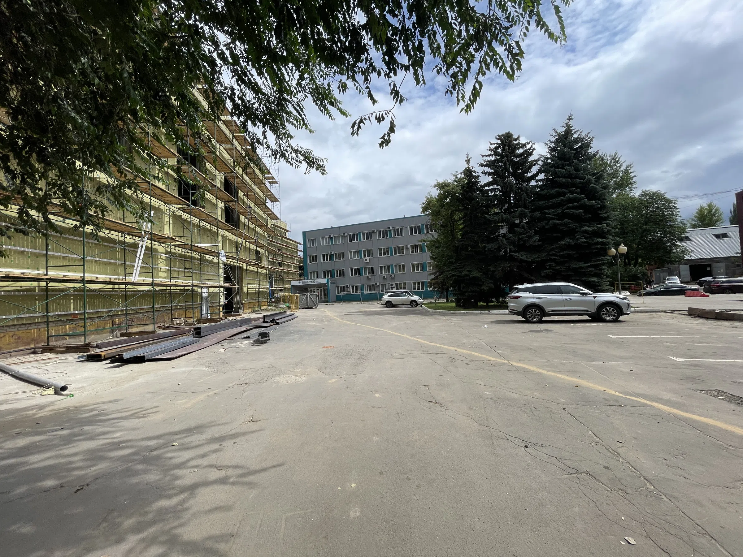 Пустой заводской цех, фото 1