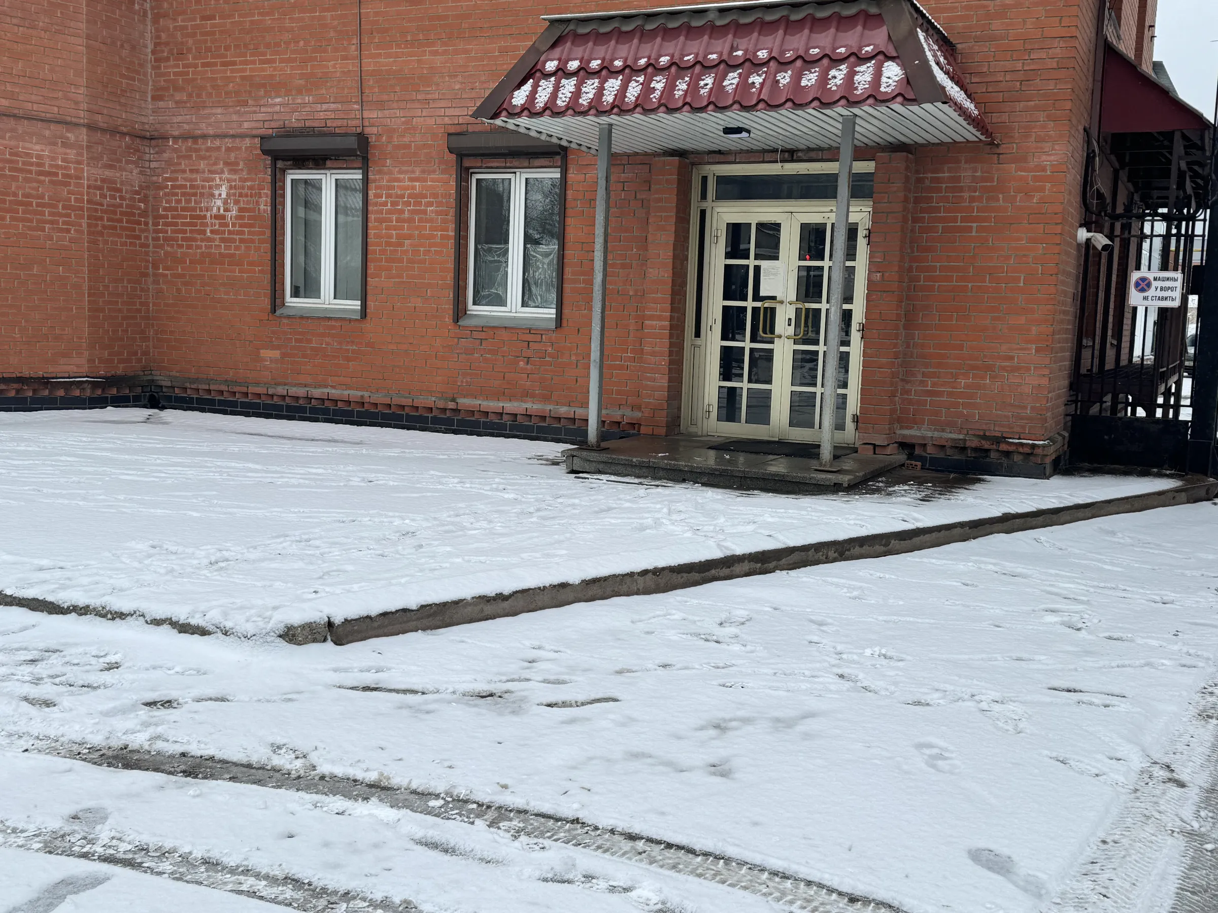Заводской двор с проходной, фото 2