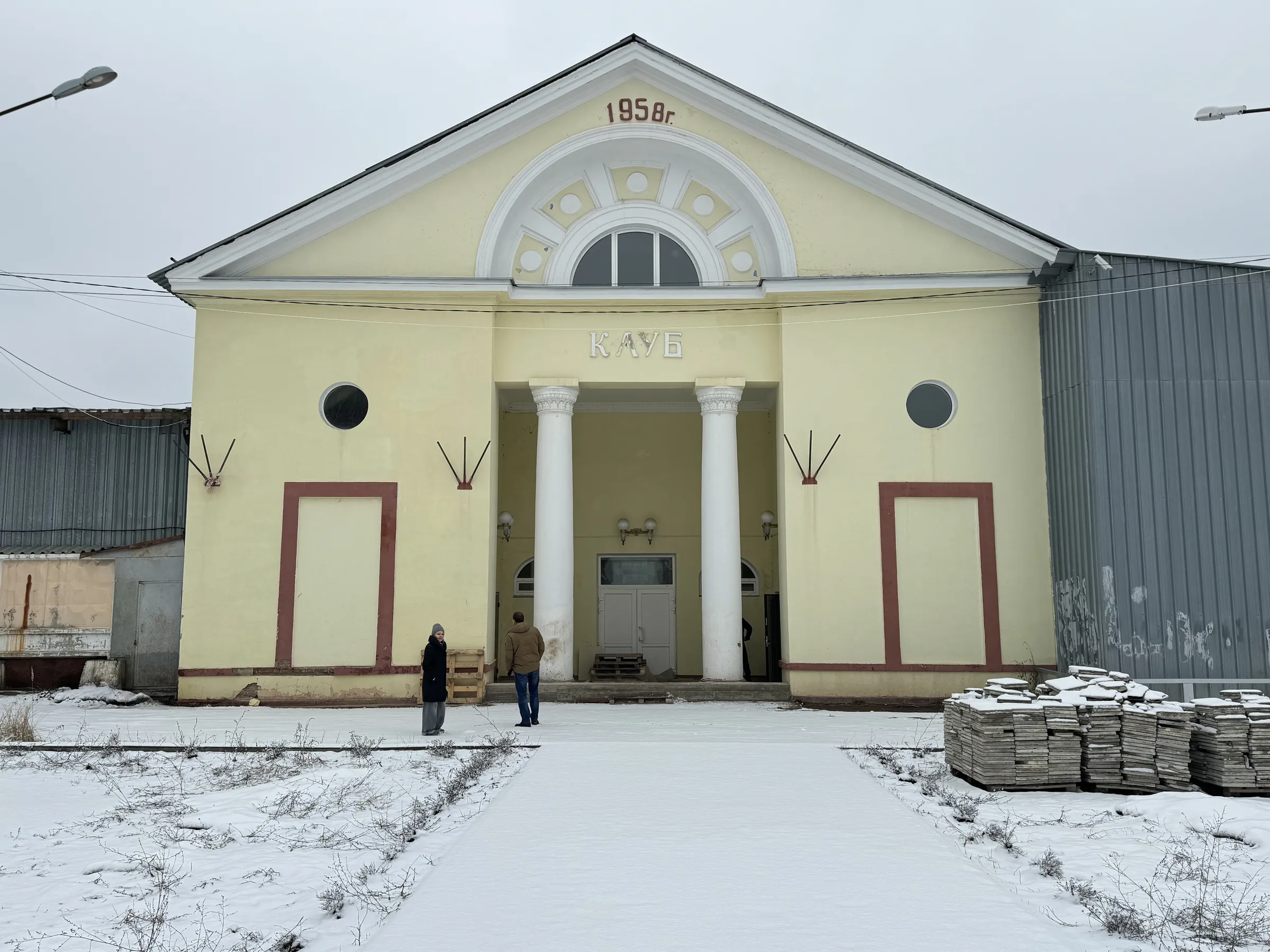 Заводской двор с проходной, фото 12