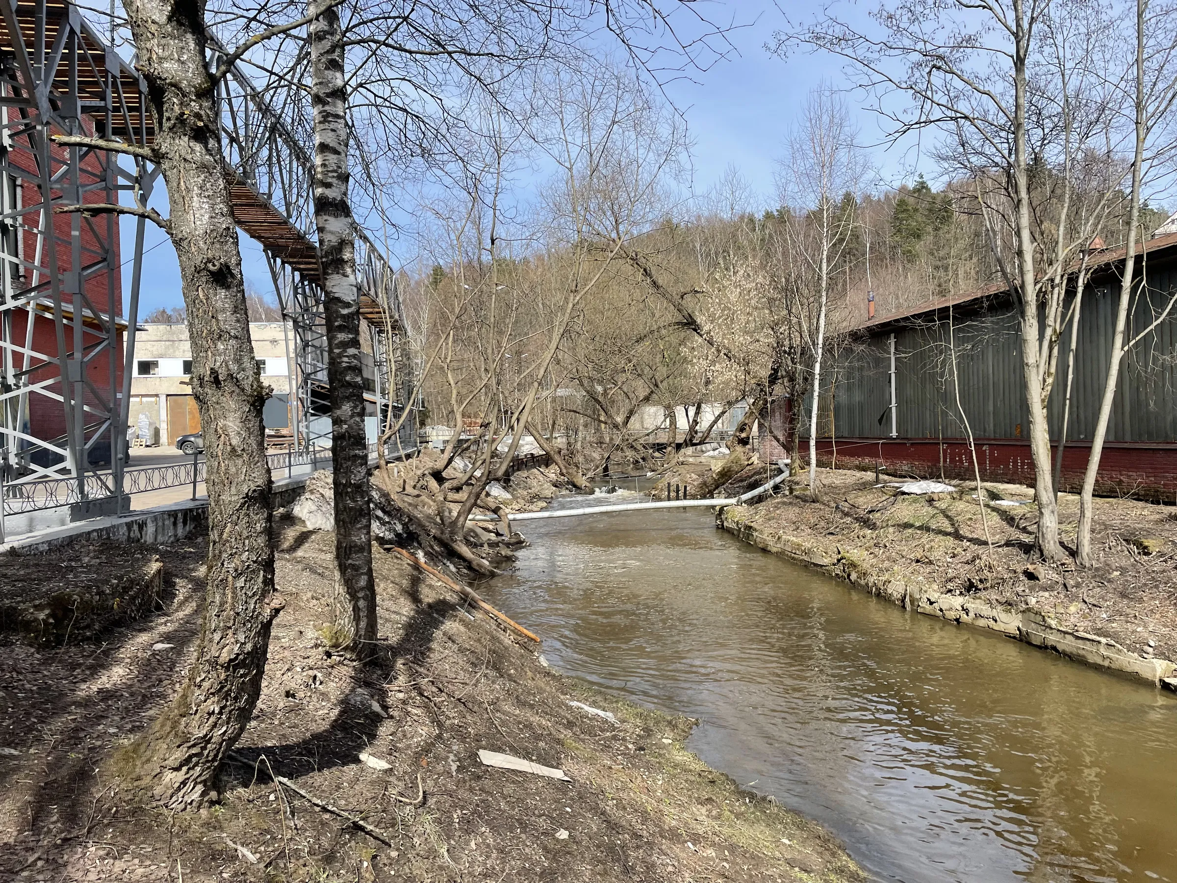 Старый завод с трубой, фото 17