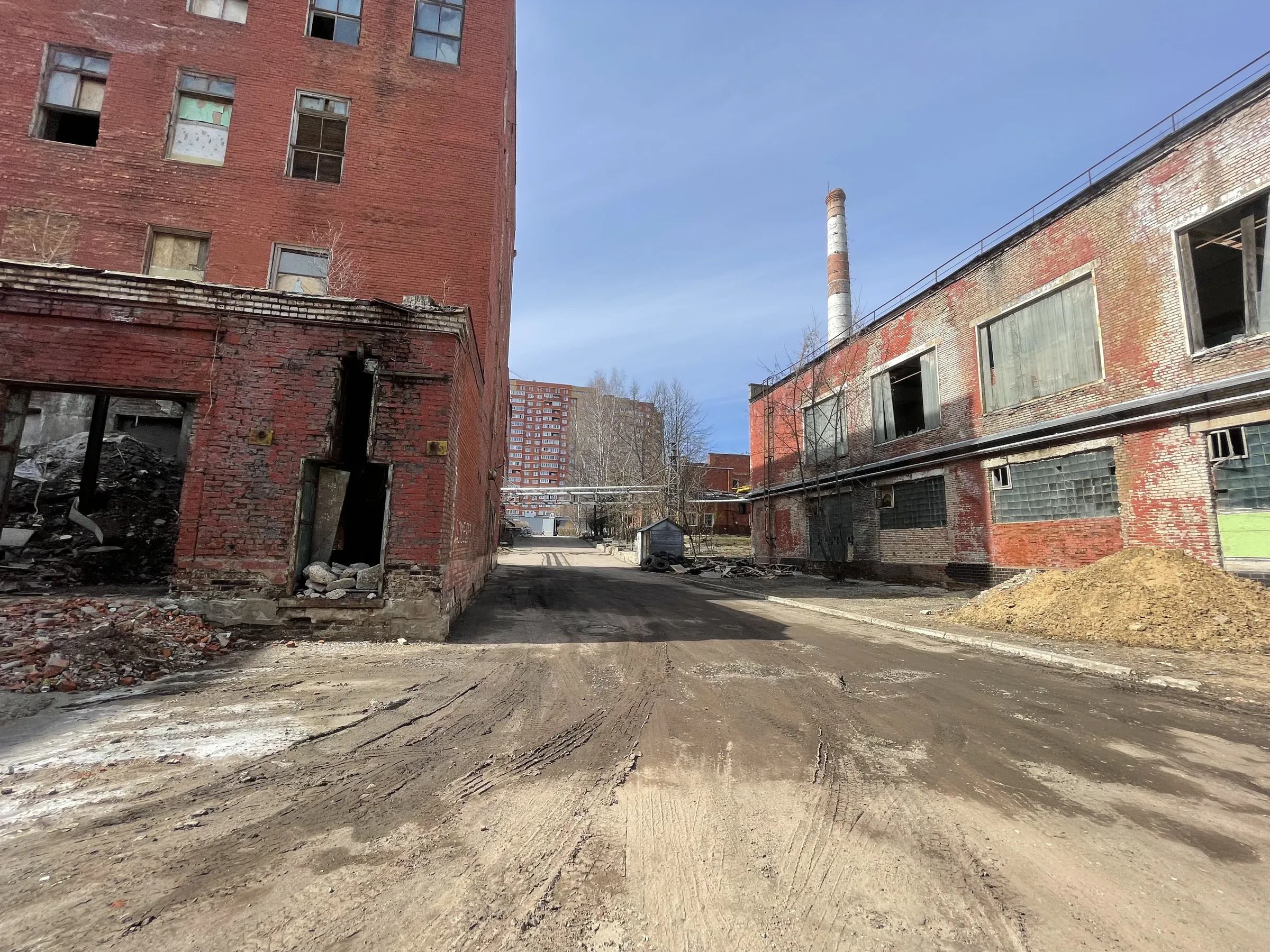 Старый завод с трубой, фото 11