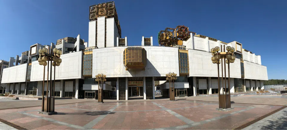 Здание в стиле советского модернизма, фото 1
