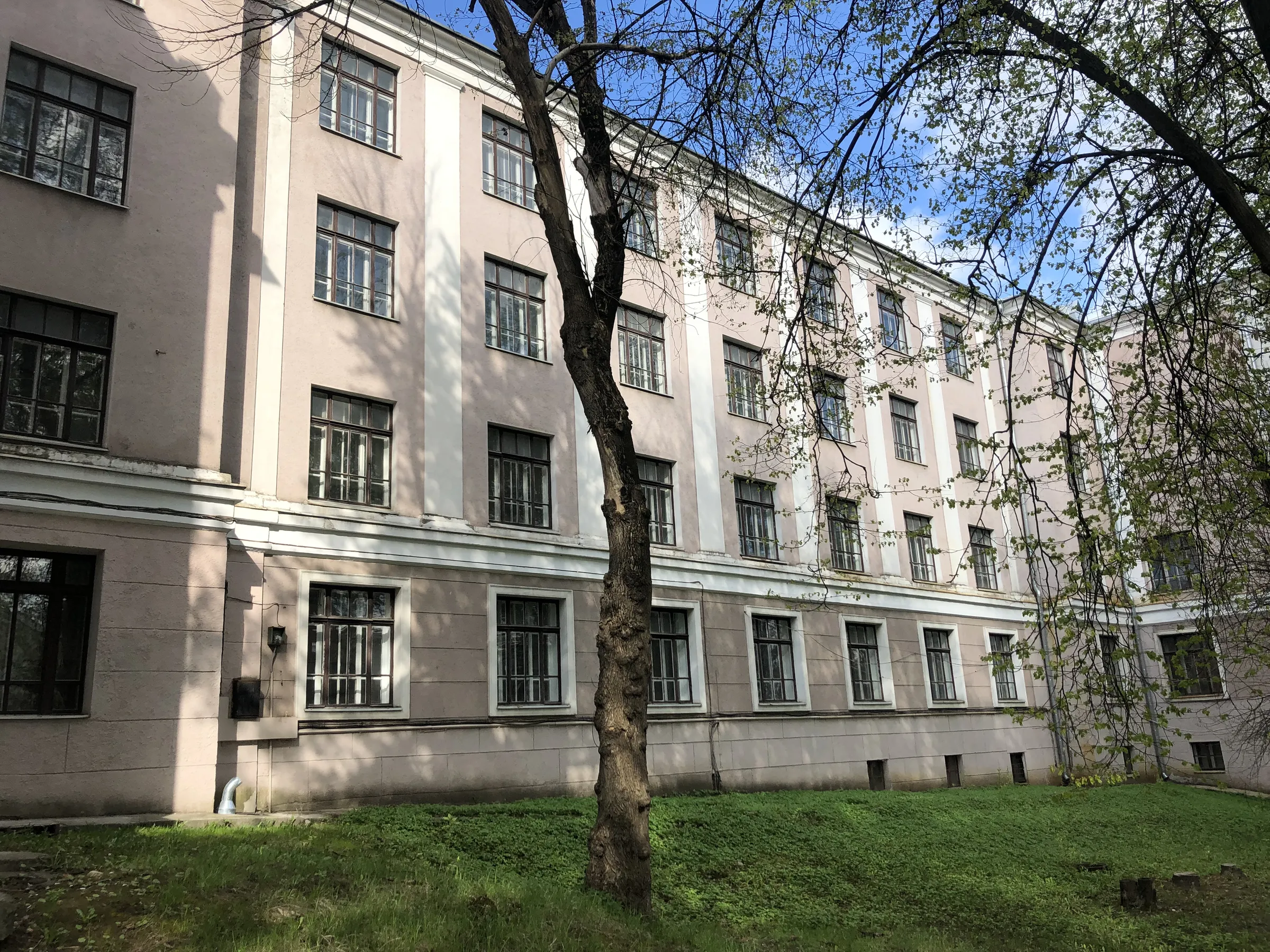 Университет с аллеей, фото 1