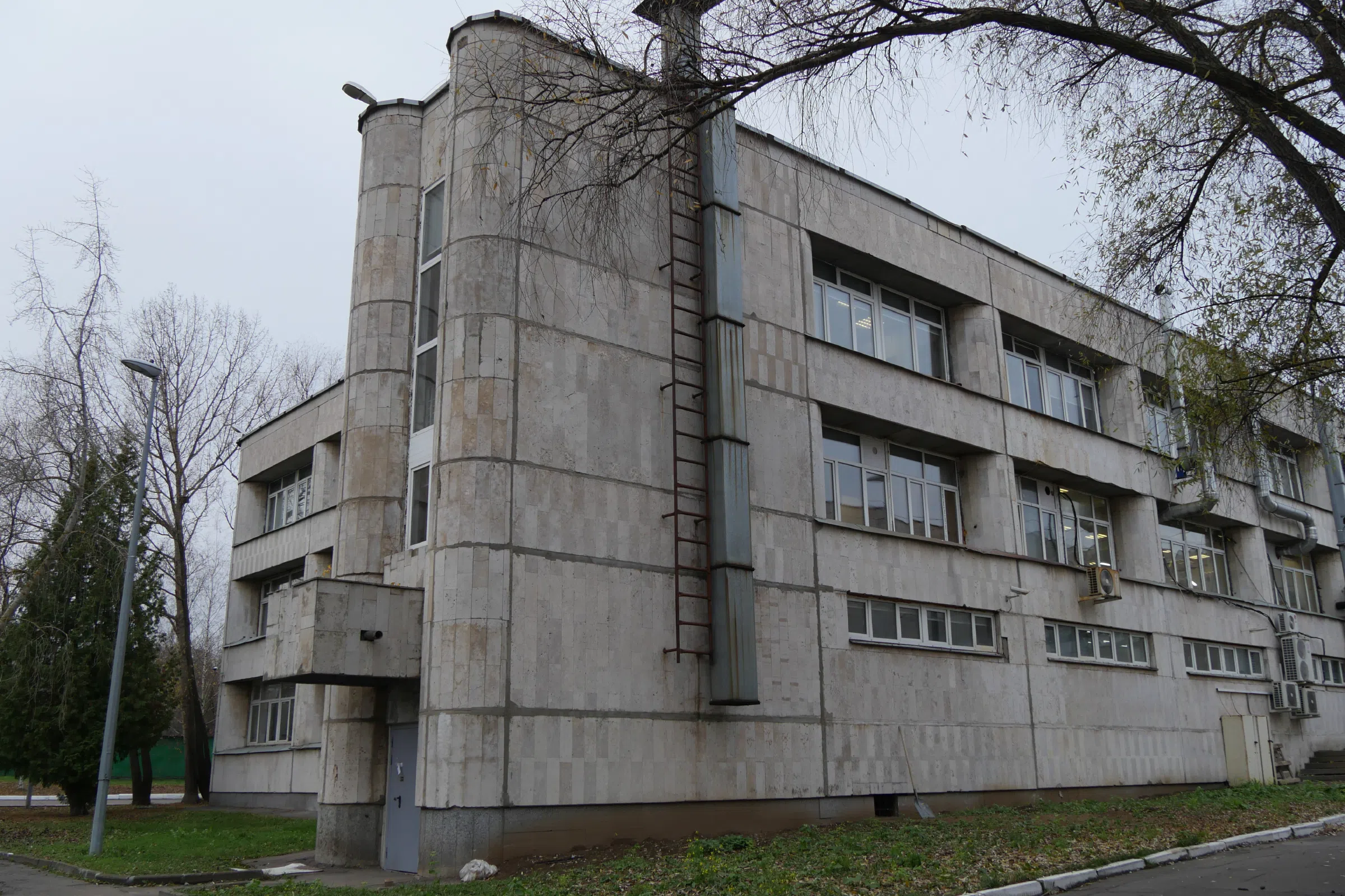 Офисное здание в советском стиле, фото 16