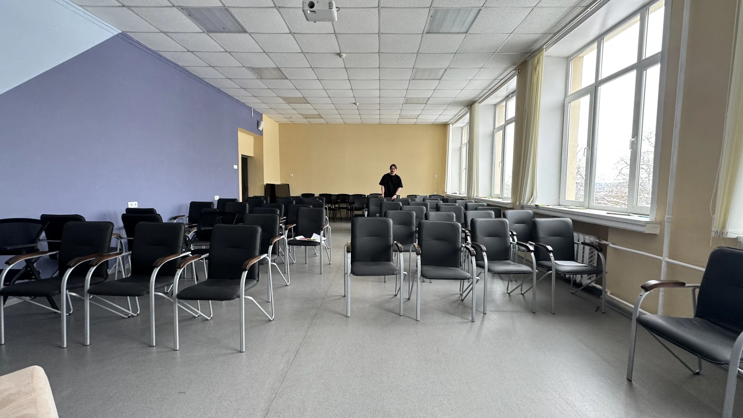 Желтый институт в парке, фото 21