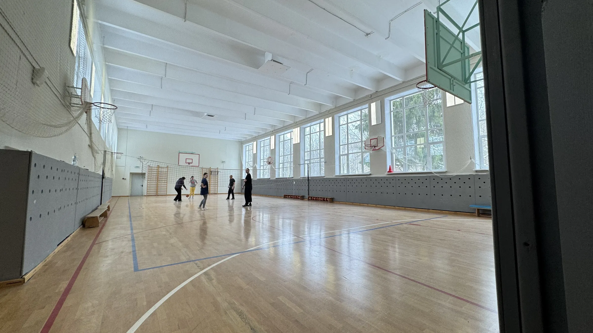 Желтый институт в парке, фото 10