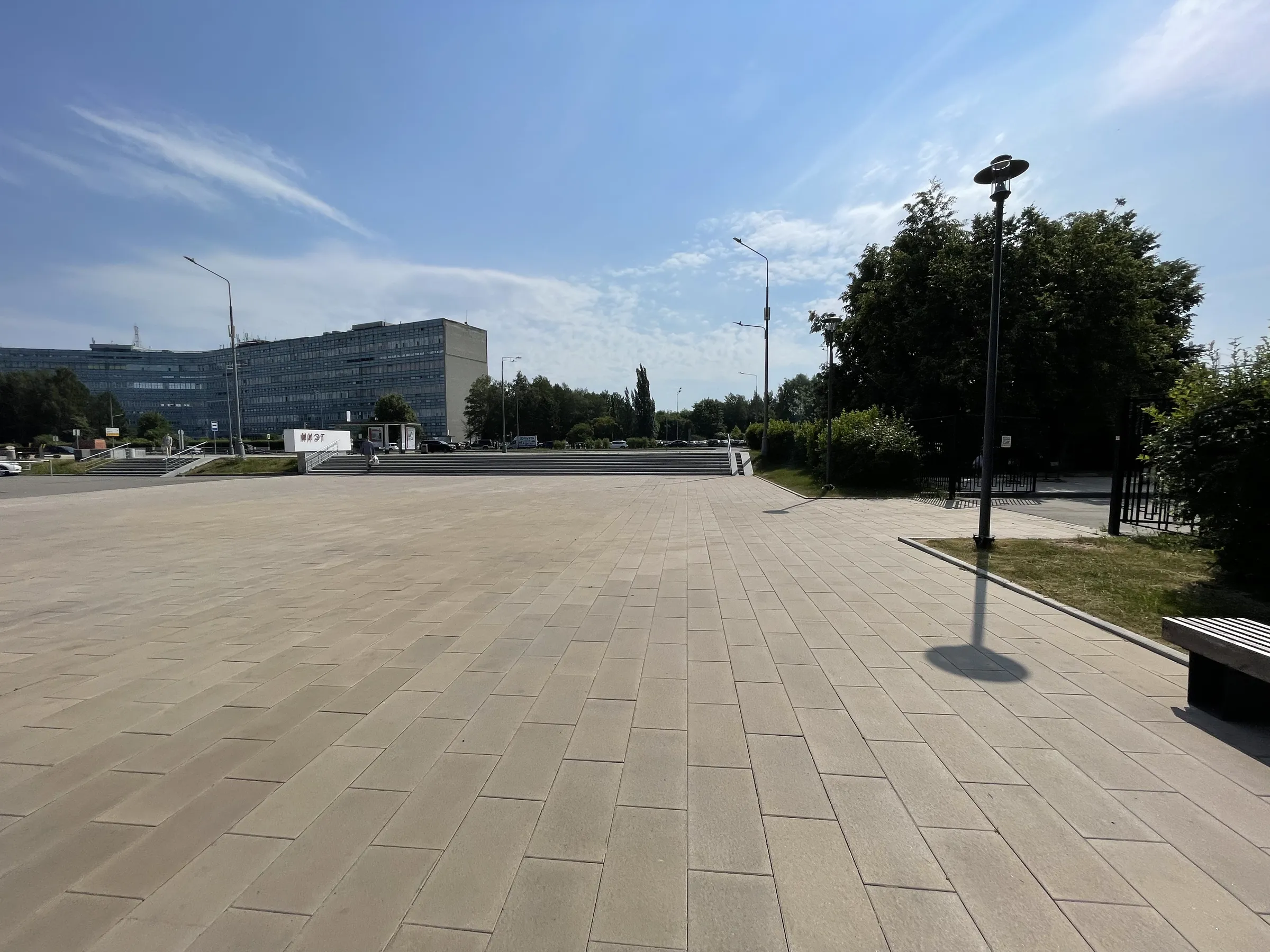Университет в стиле брутализм, фото 2