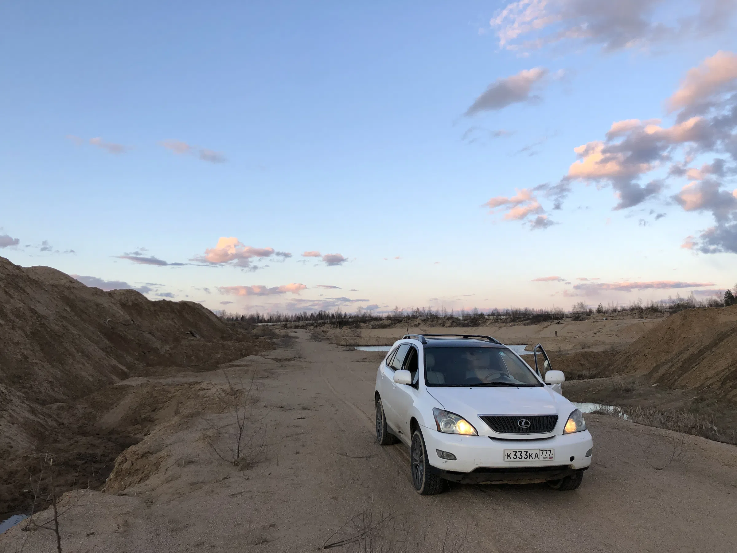 Карьер с озером на закате, фото 17