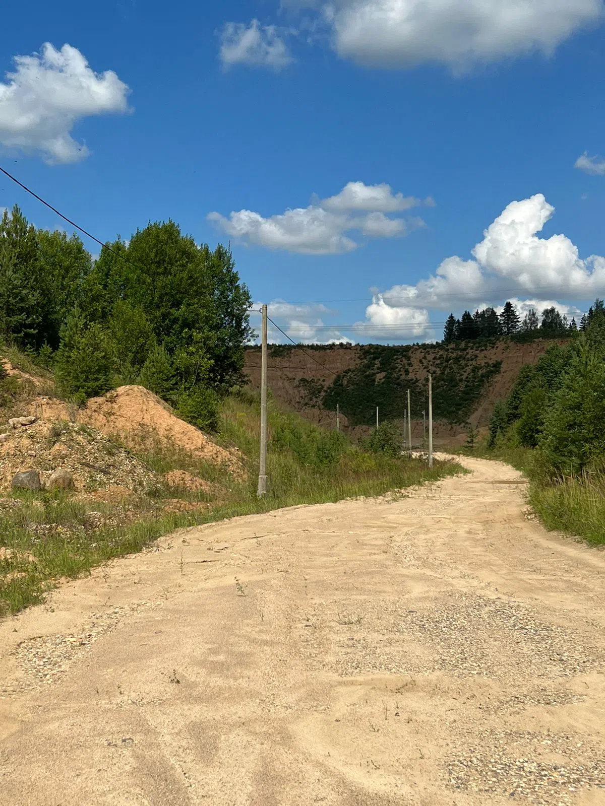 Ржавый вагончик на карьере, фото 10