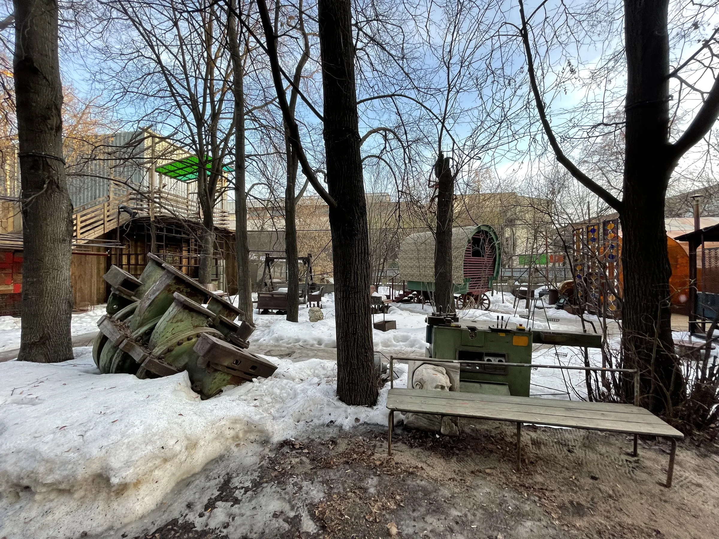 Заводской брутализм с граффити, фото 6