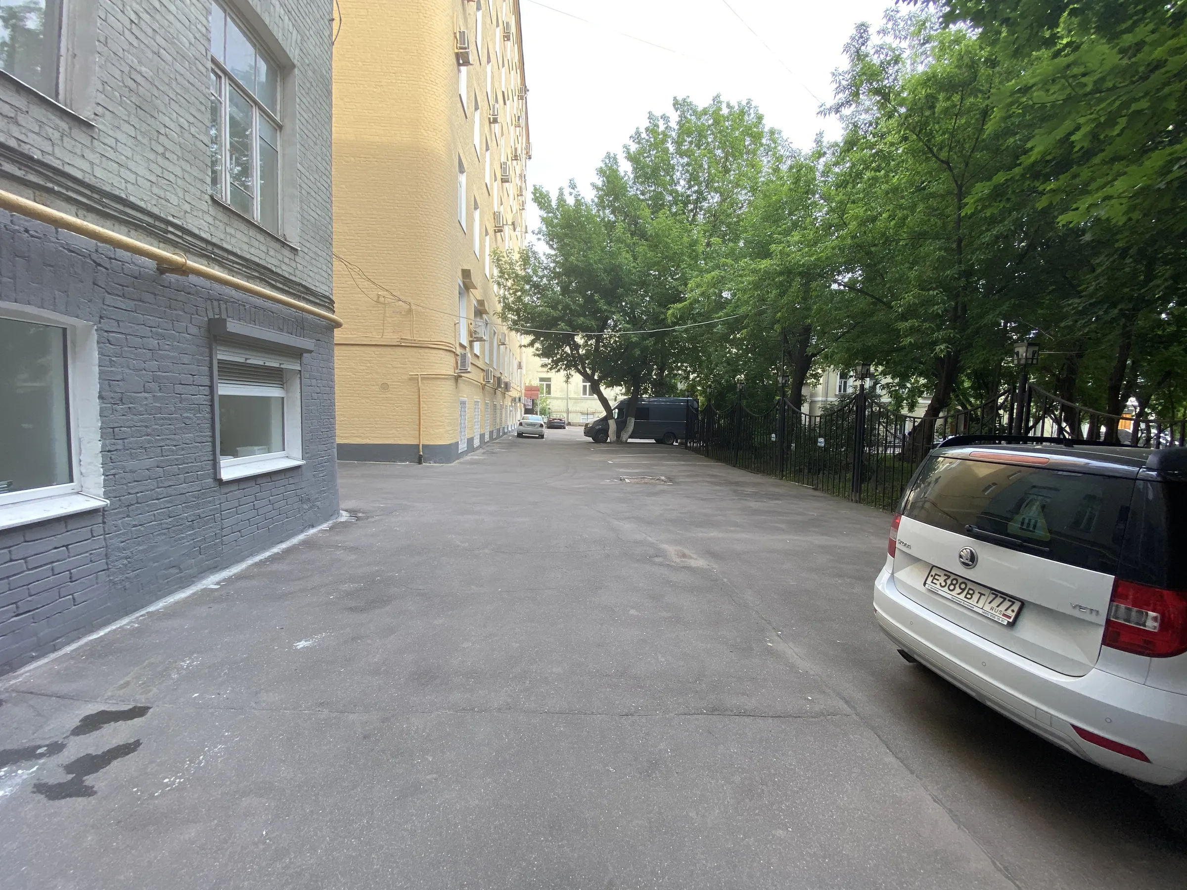 Сталинка с обветшалым двором, фото 6