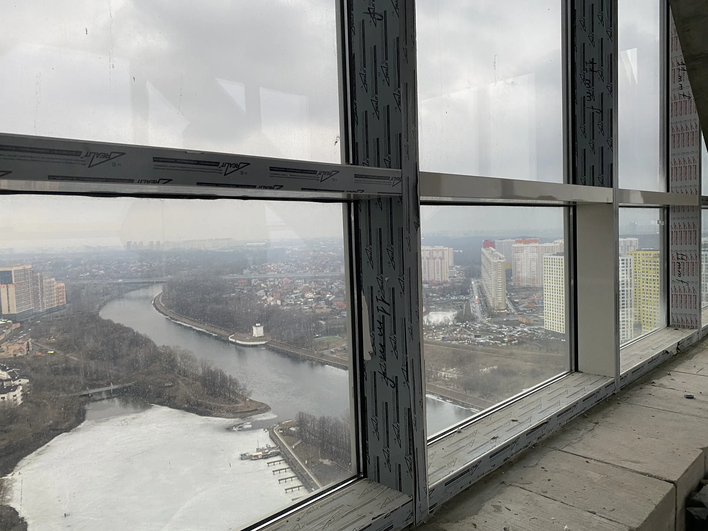 Квартира без отделки с панорамными окнами, фото 17