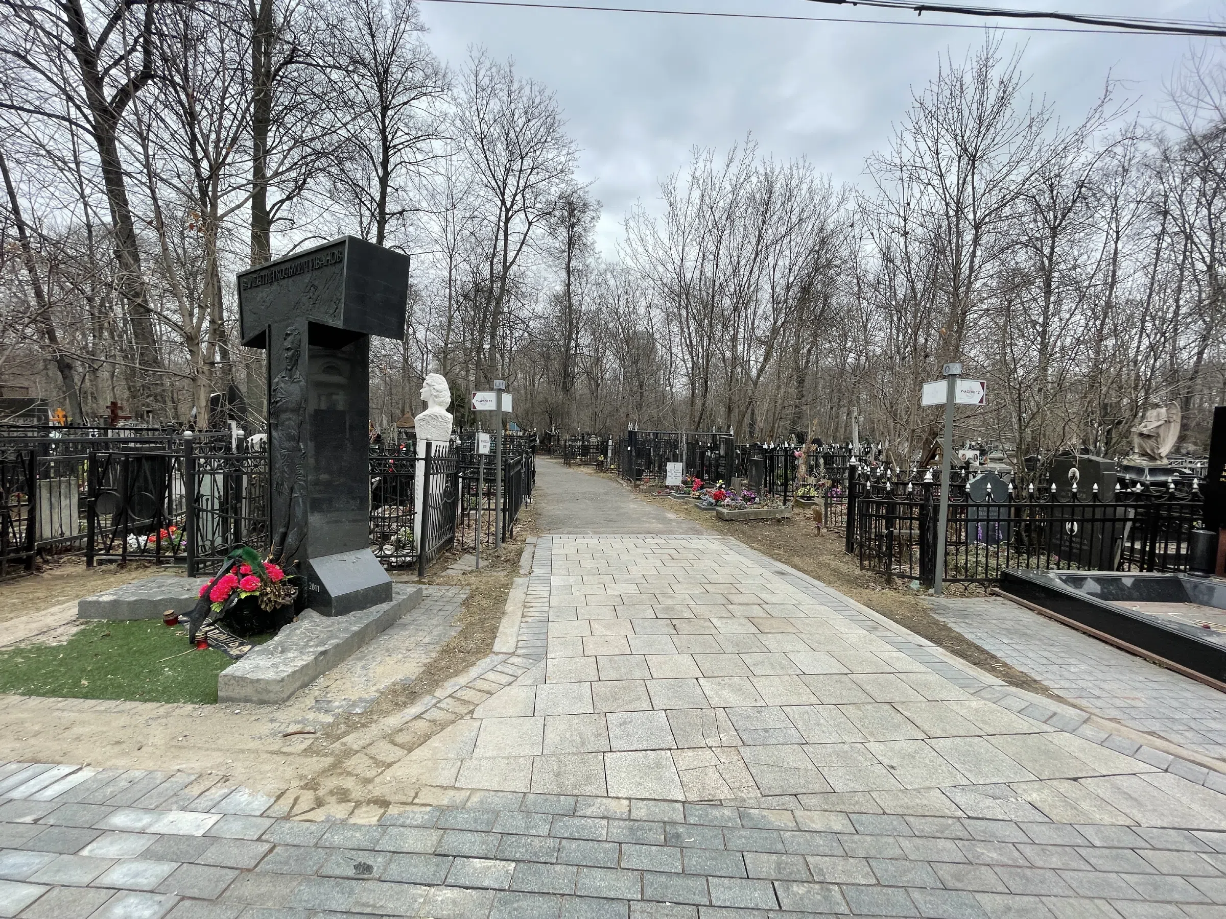 Старое кладбище с храмом, фото 9