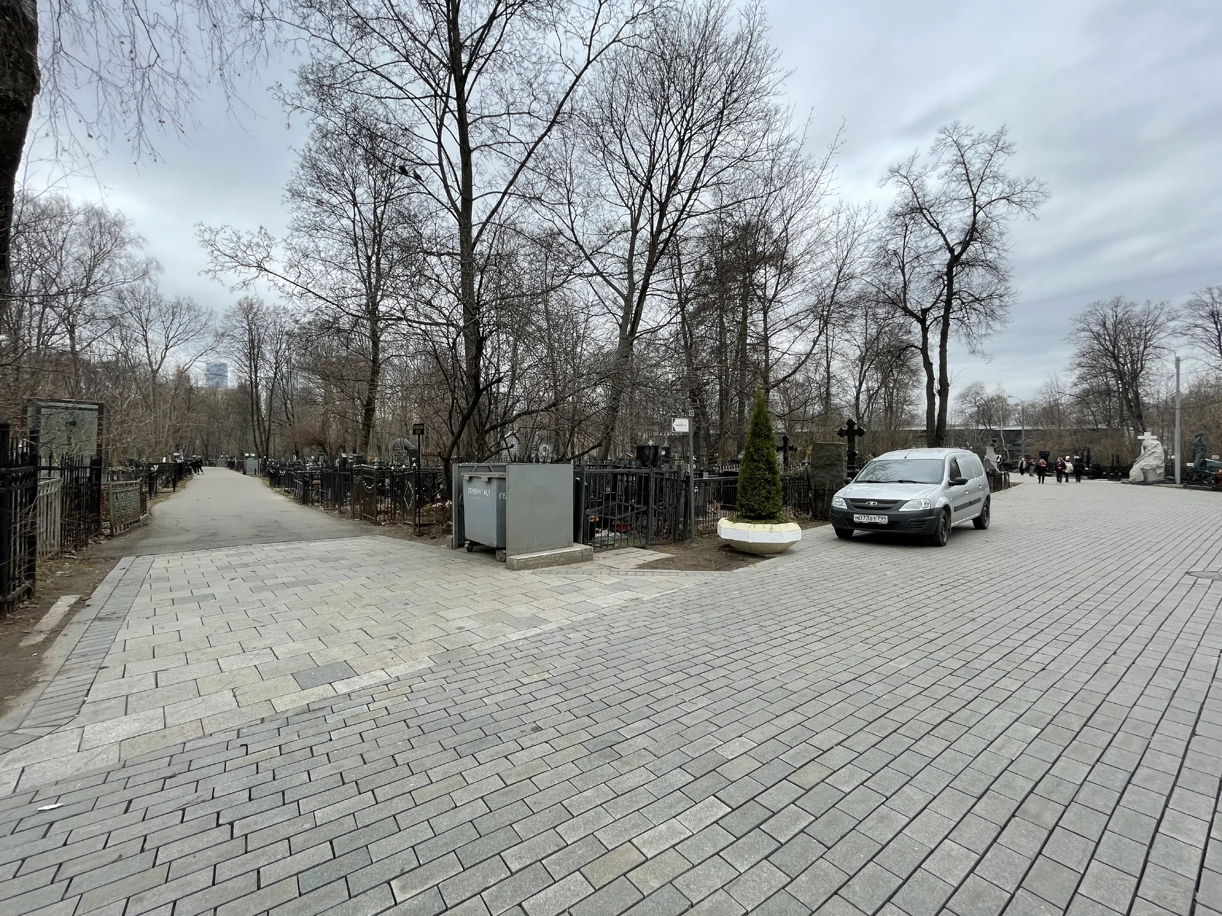 Старое кладбище с храмом, фото 4