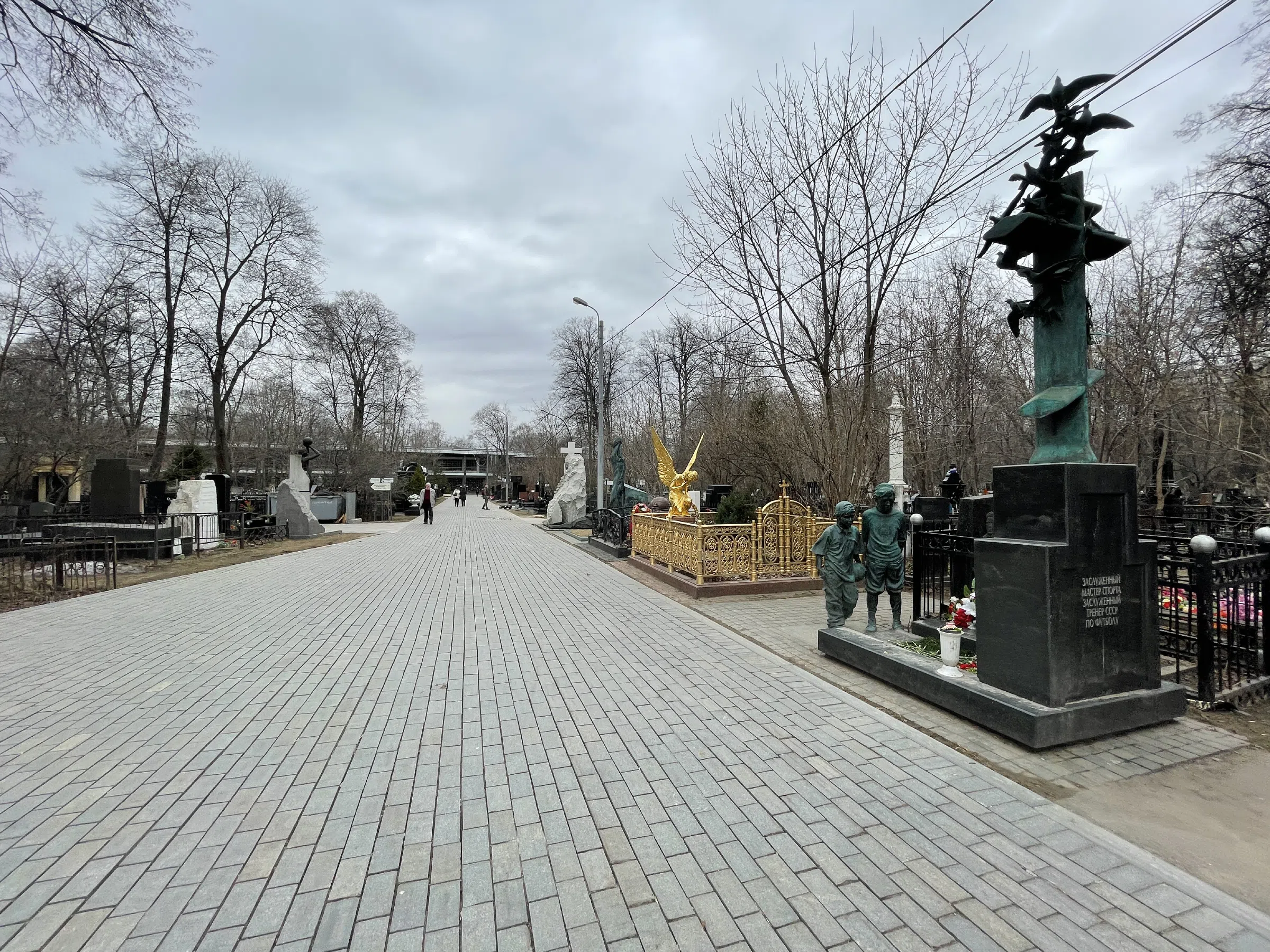 Старое кладбище с храмом, фото 6