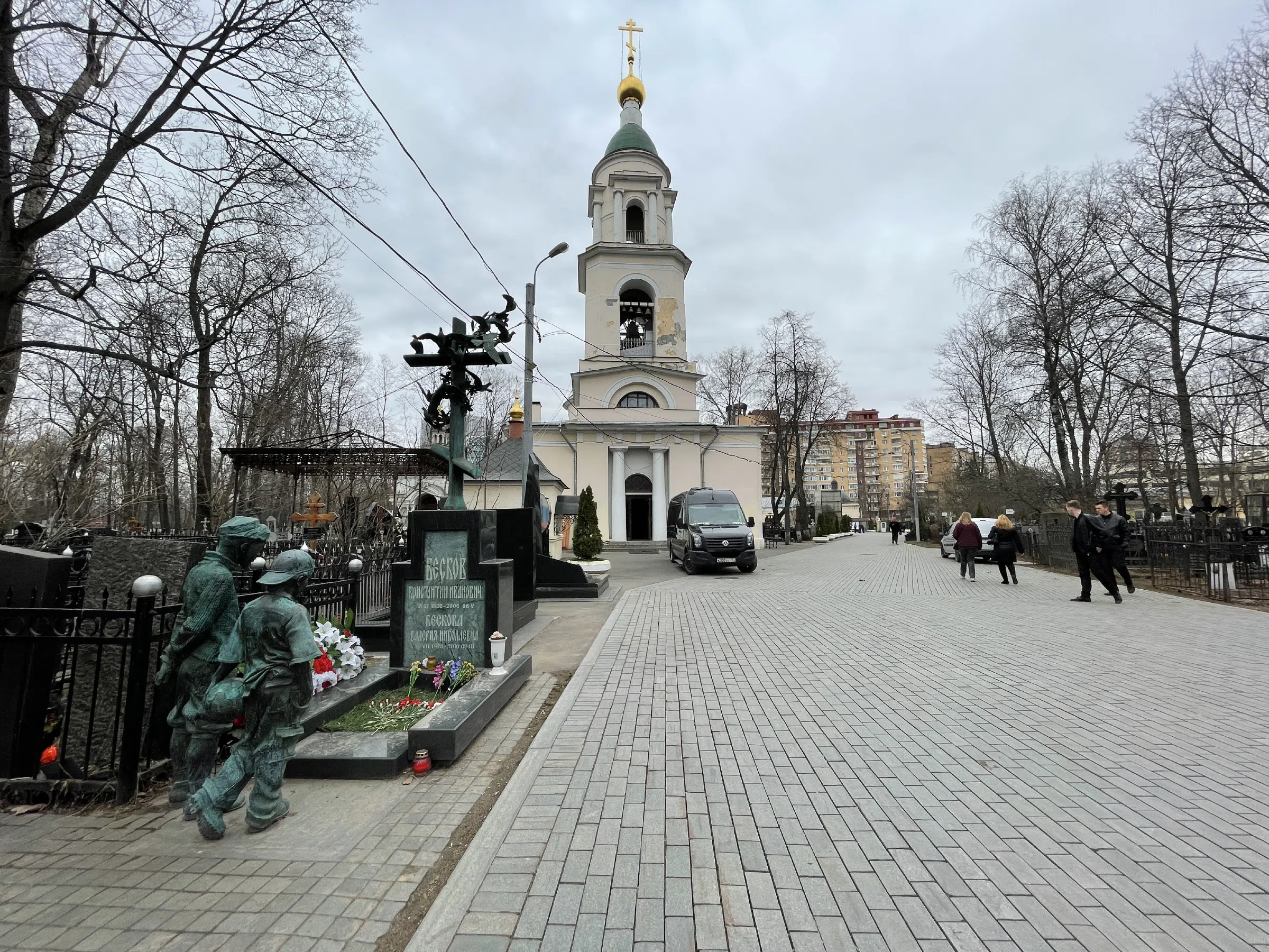Старое кладбище с храмом, фото 7