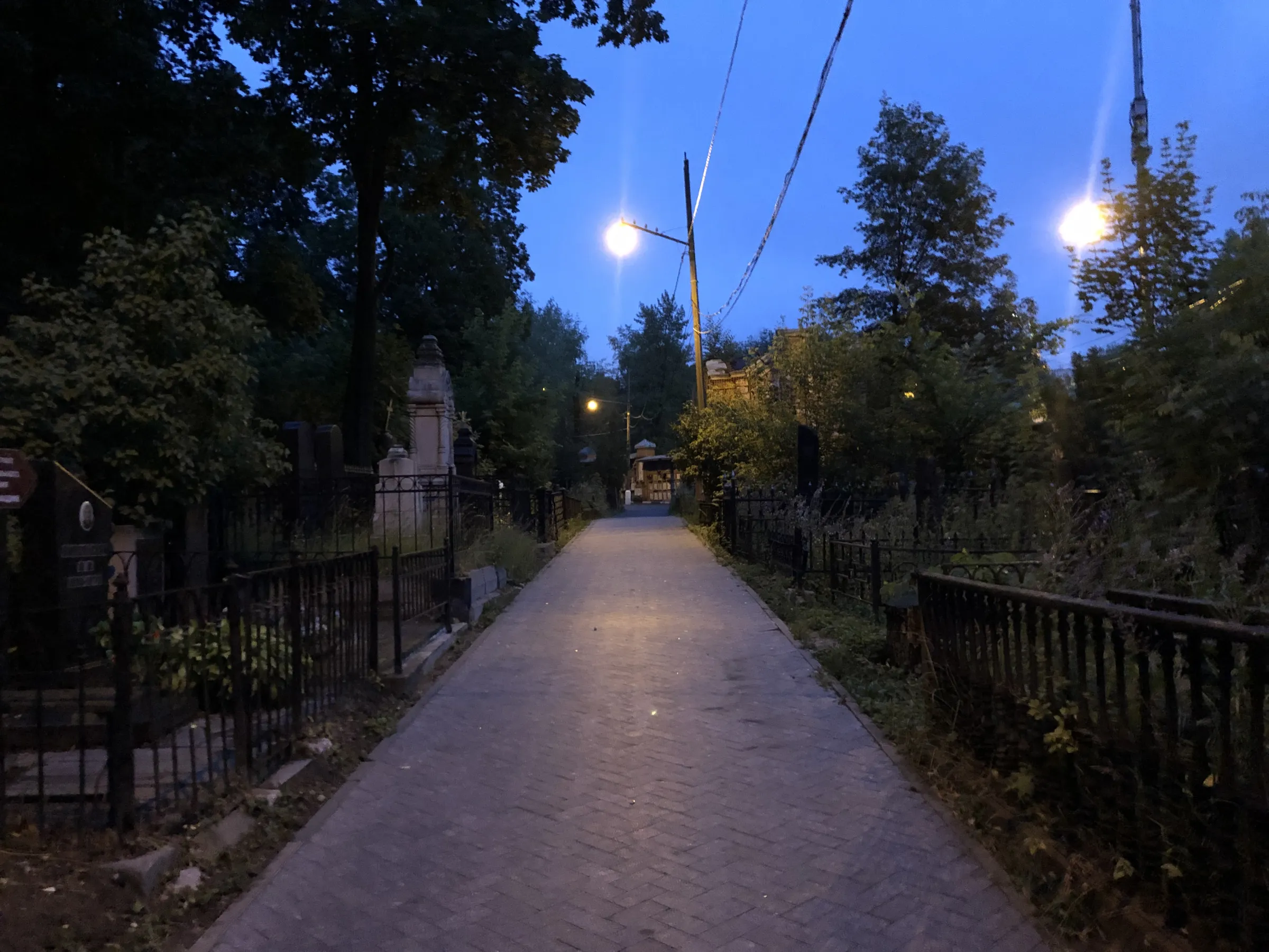 Старинное кладбище с часовней, фото 18