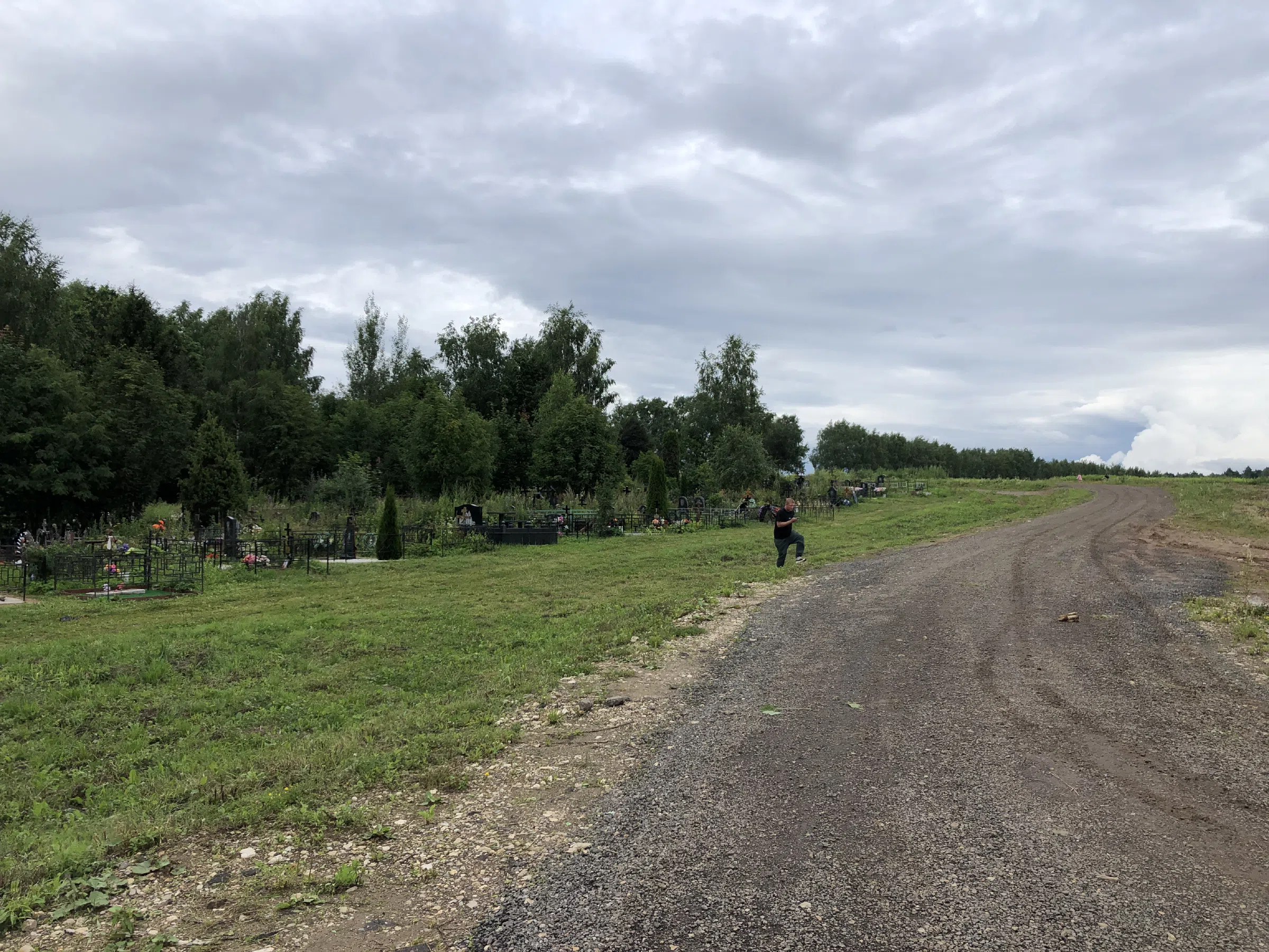 Кладбище в лесу за городом, фото 19