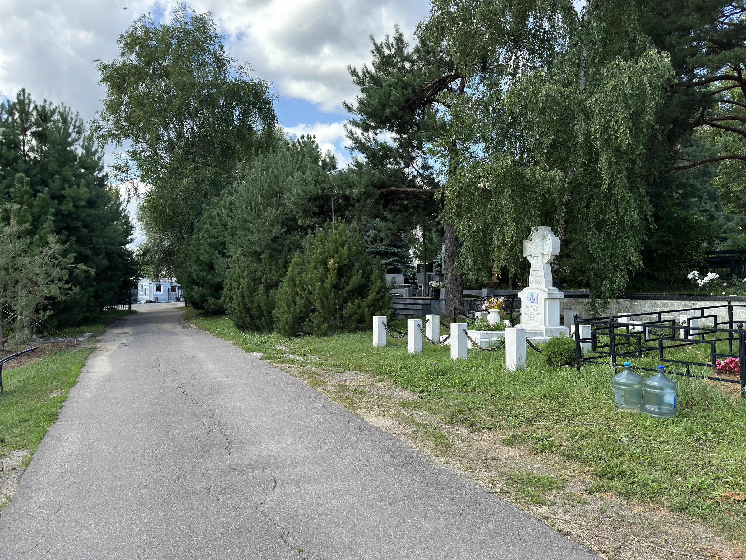 Лесное кладбище с мемориалом, фото 9